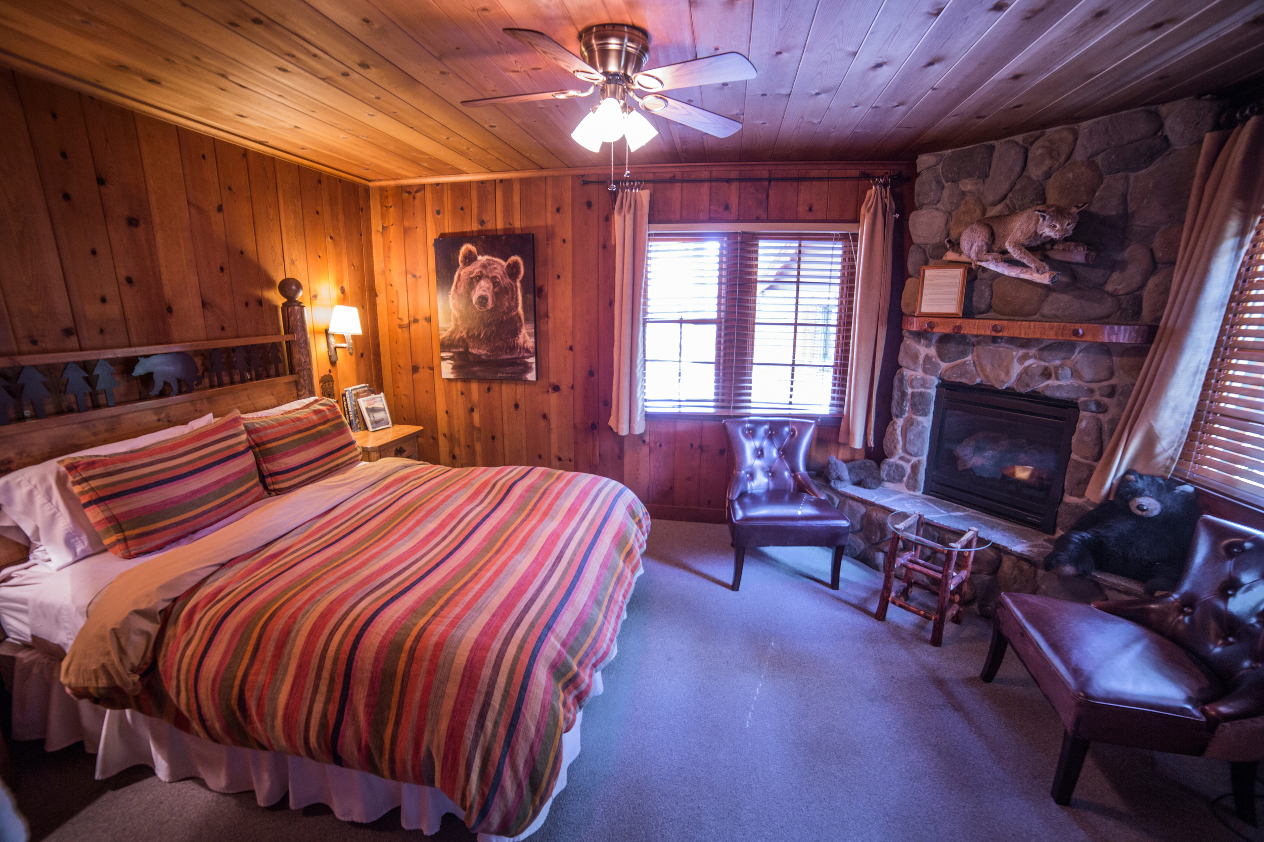 Rustic Retreat Cottage Inn Room