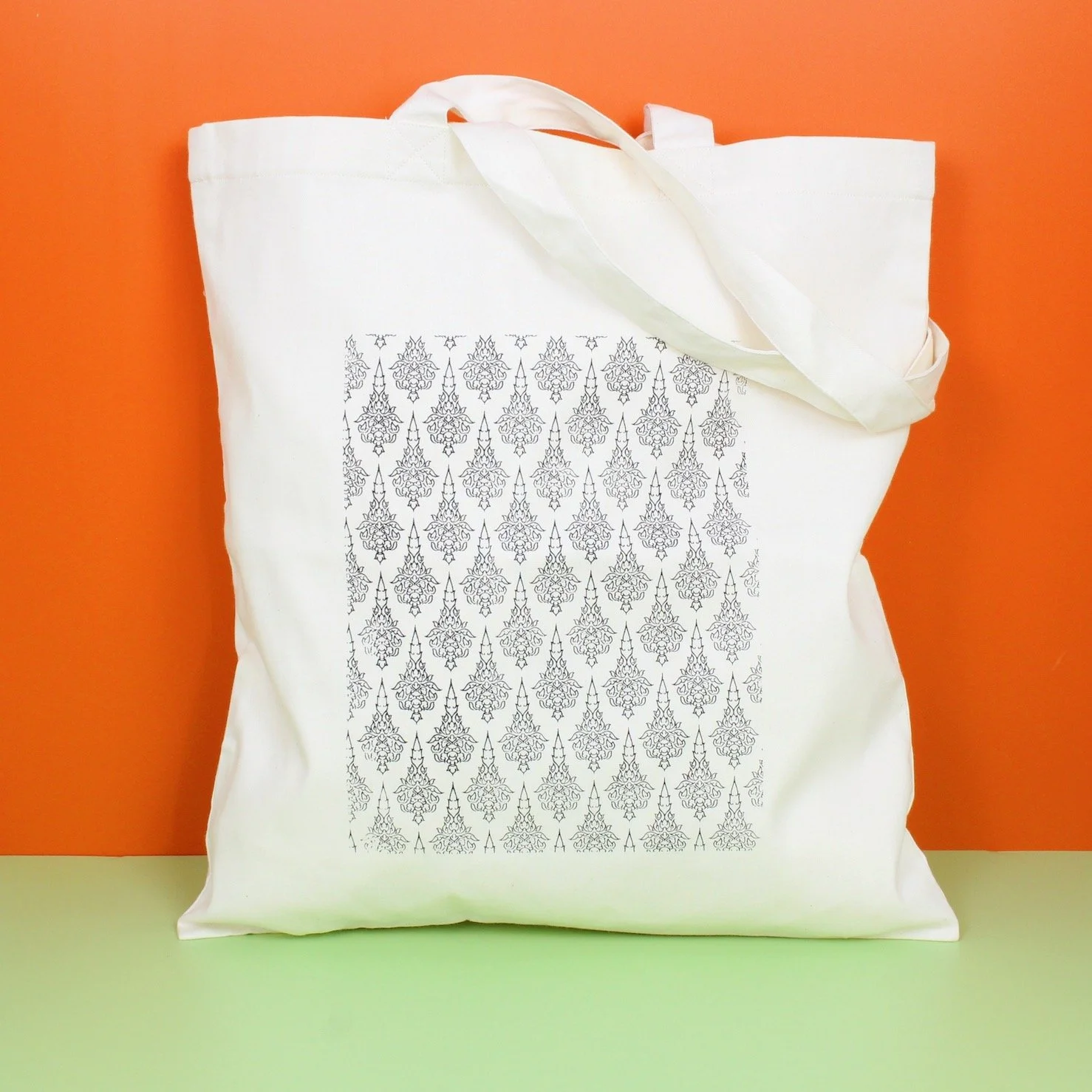 The Throne - Tote - White