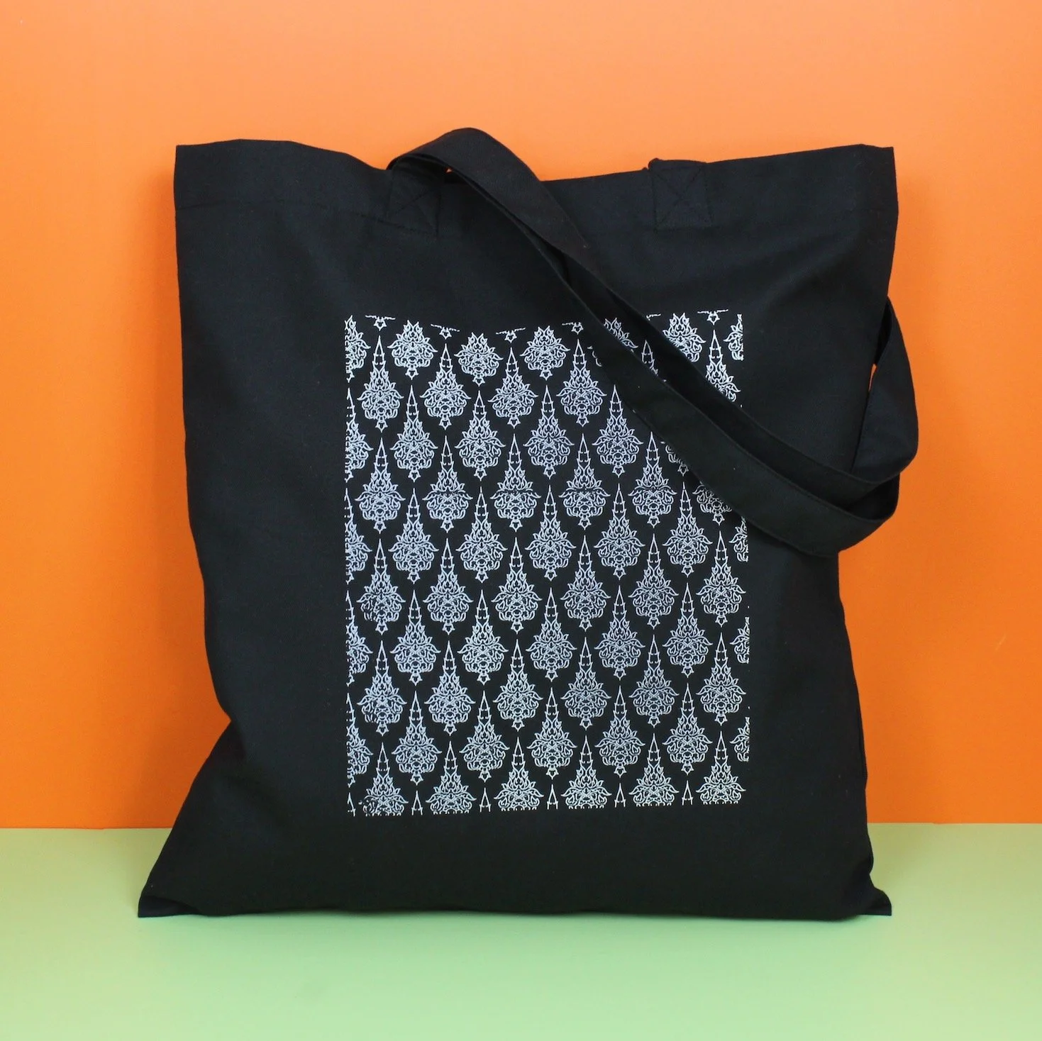The Throne - Tote - Black