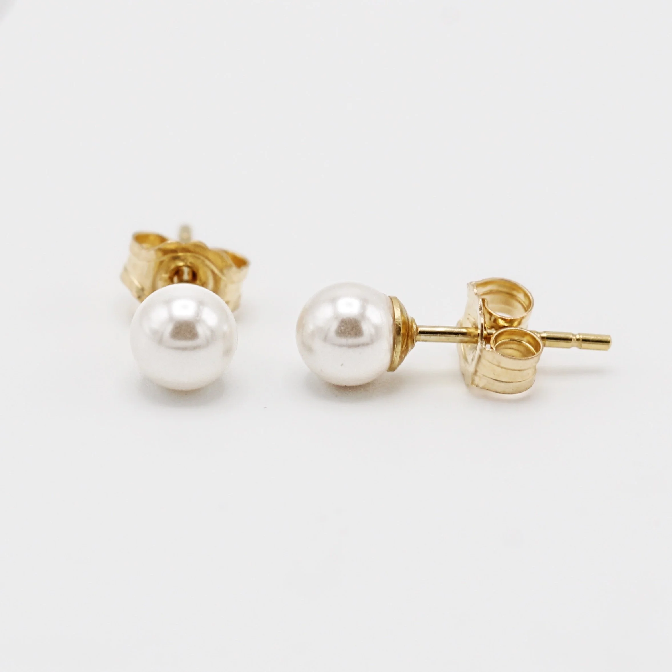 Pearl Studs - 4mm