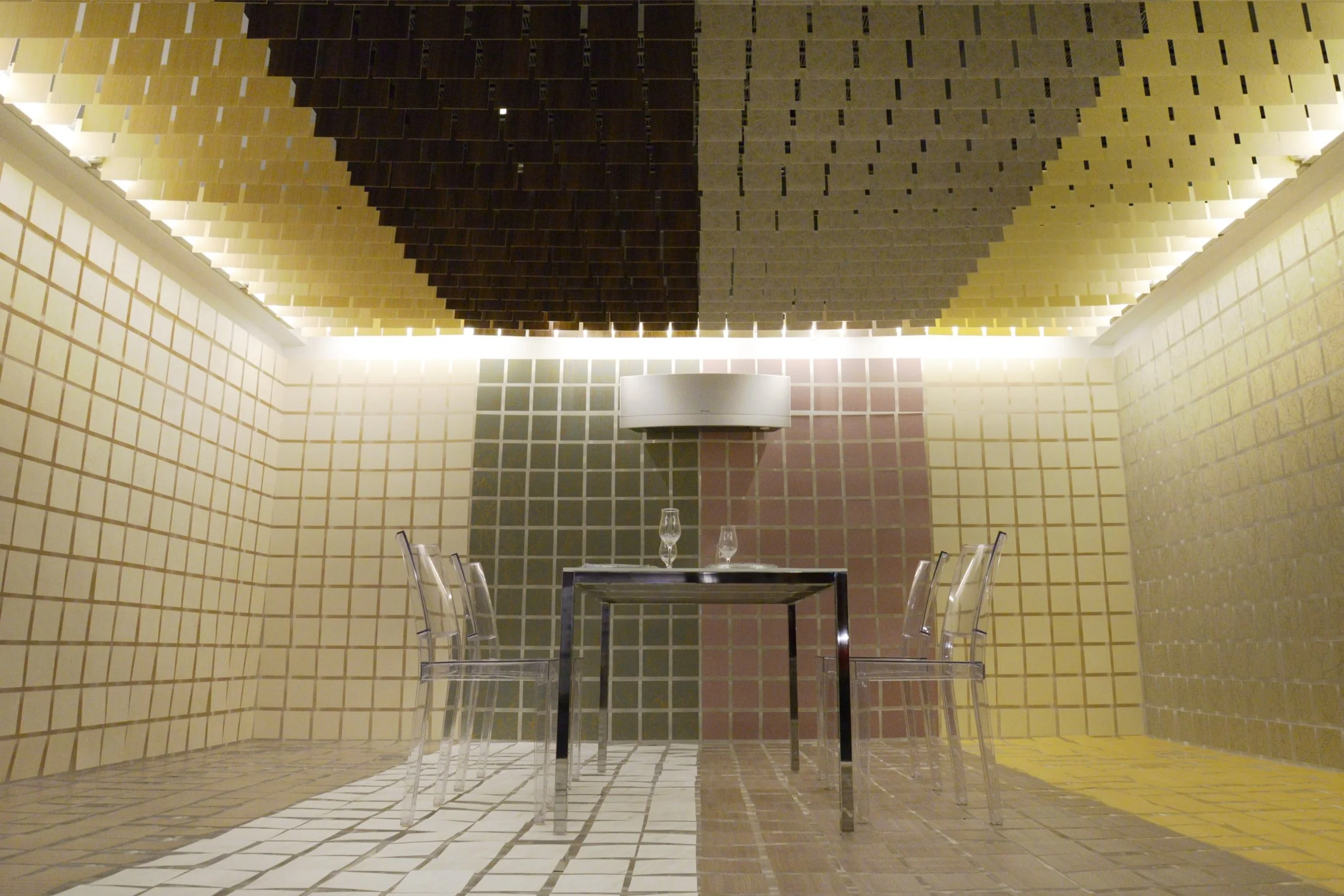 床壁天井全て空気の流れで動き出す