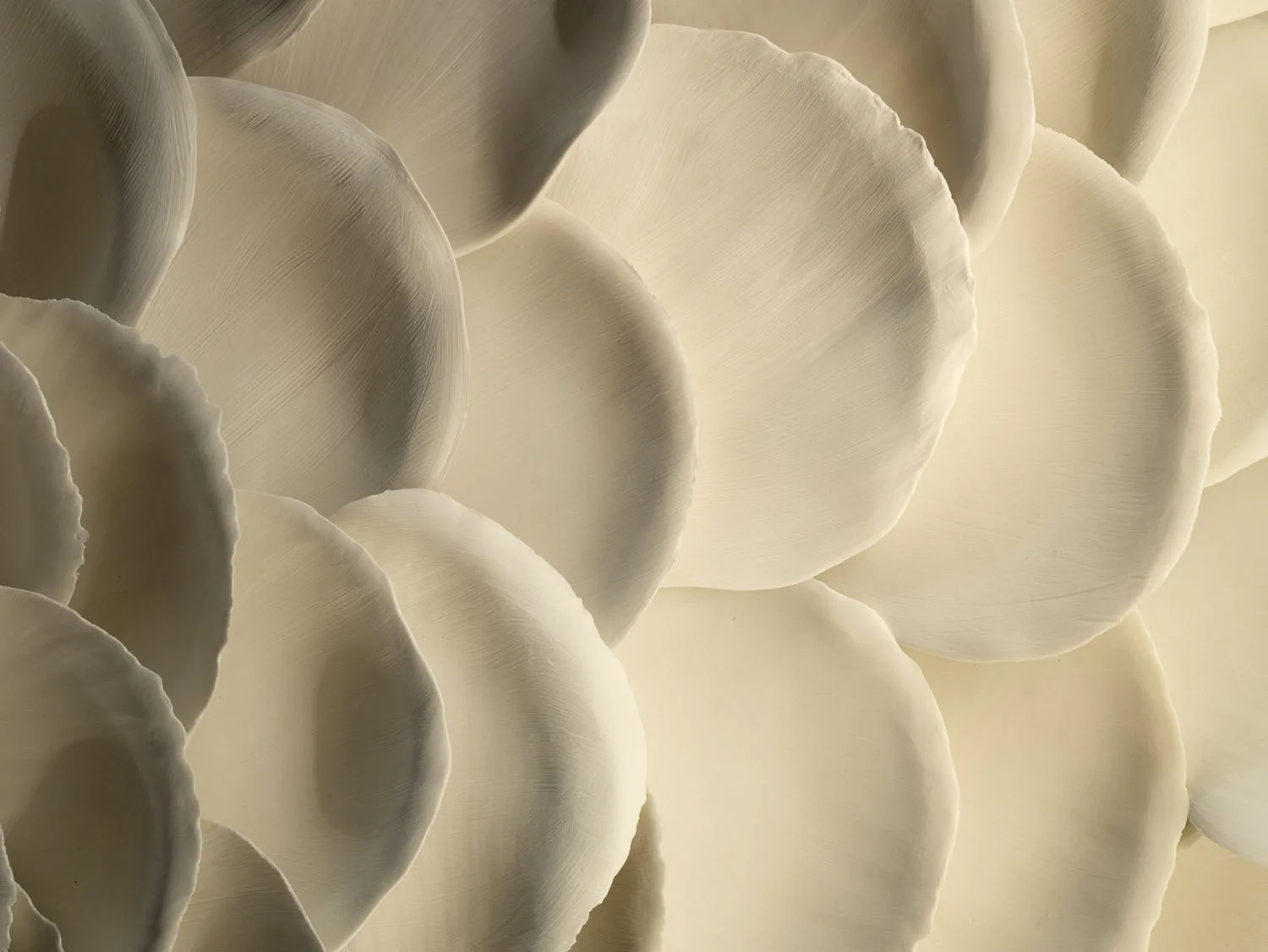 セラミックの繊細なディテール