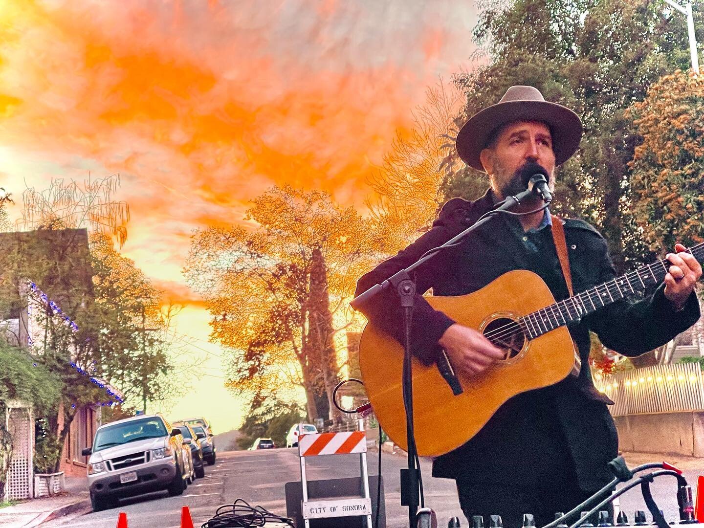 Last Saturday was amazing&hellip; and I played some music too @sonora_brew_co #telefunkenmics #theneighborhoodsound #fishmanamps #richardsholerguitars #stetson #tsunamicables