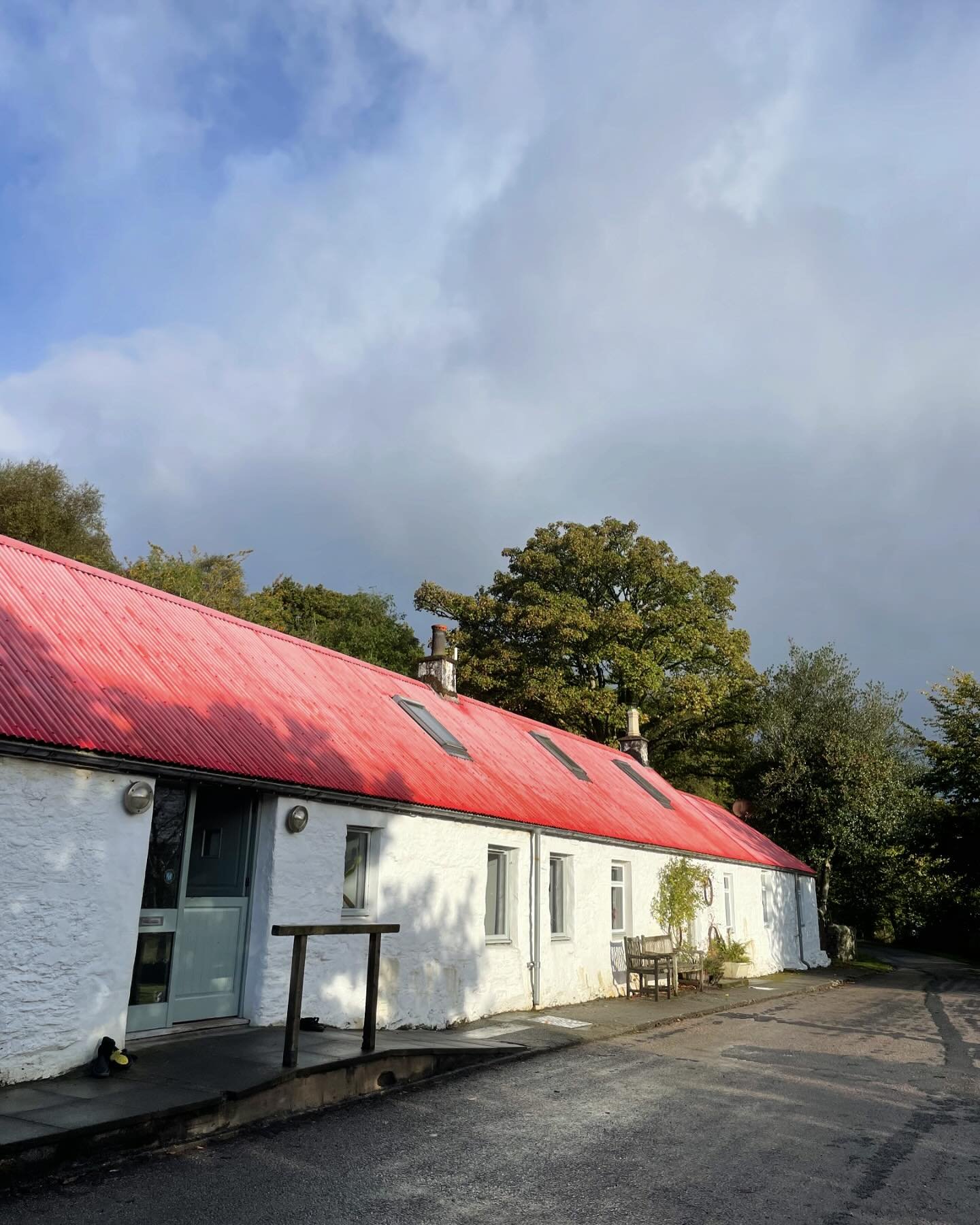 Good morning!  You know you have a strangely long house when you have different weather systems at either end! 

Have a lovely day!
.
.
.
.
.
#wildaboutargyll #redroof #longhouse #vernaculararchitecture #september