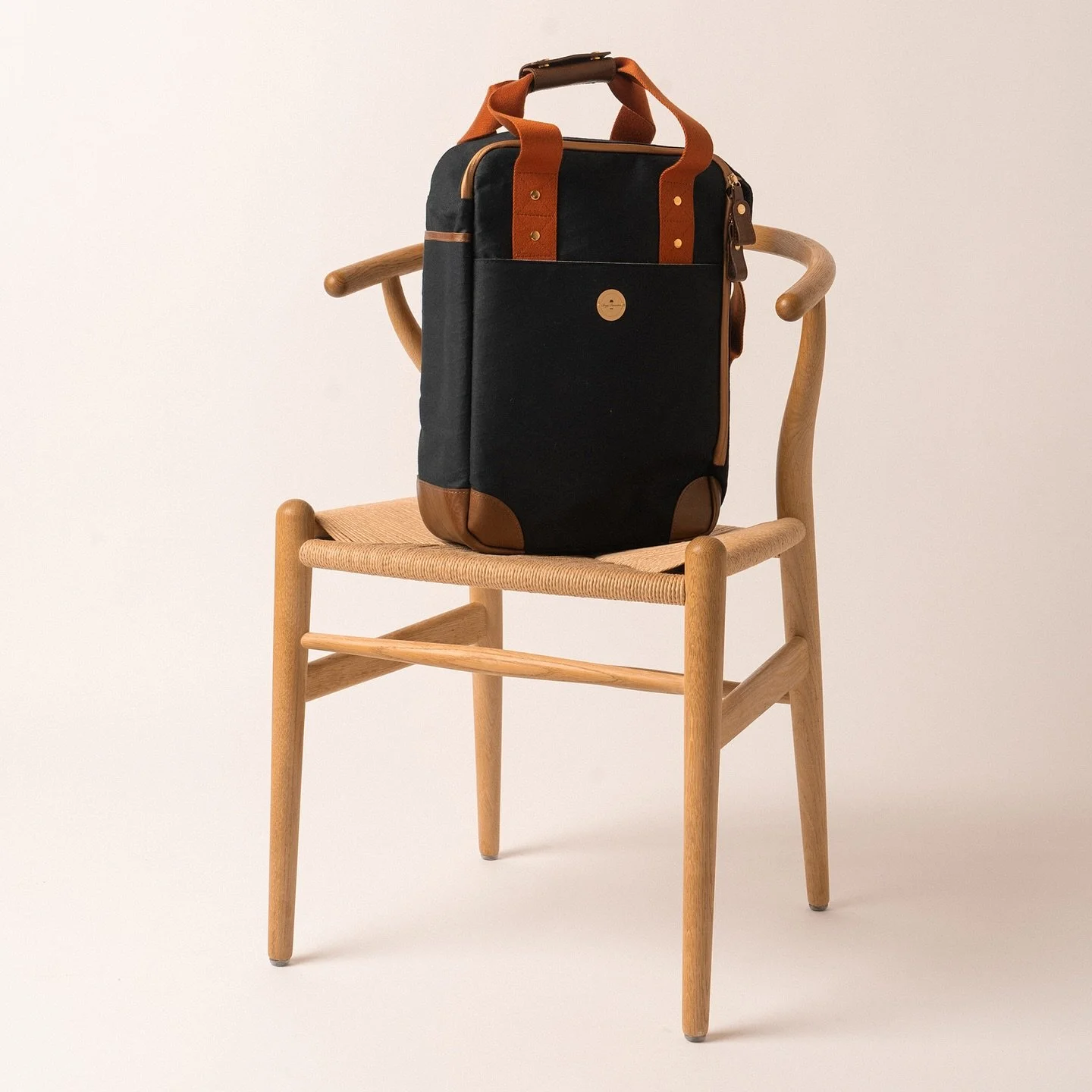 Say hello to the new CityPack Black 1.0!
Light as a feather and 100% waterproof. Inspired by sailcloth technology, it keeps your essentials safe and in style, wherever the day takes you.
 .

.

.

#CityPack #BlackLeaf #Collection25 #SustainableStyle 