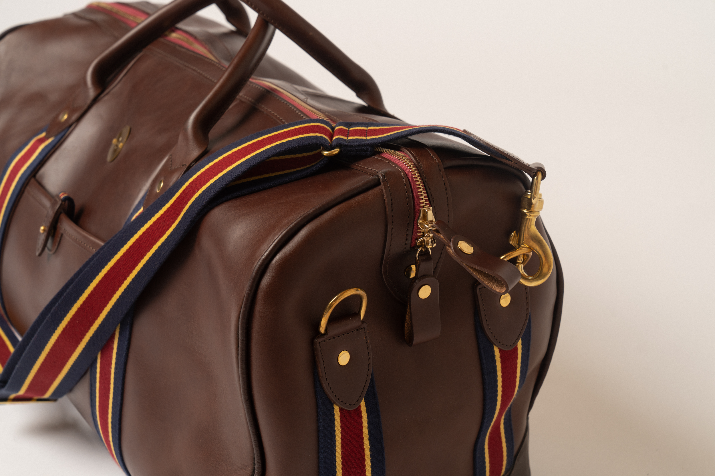 weekender_leather-25_closeup1.png