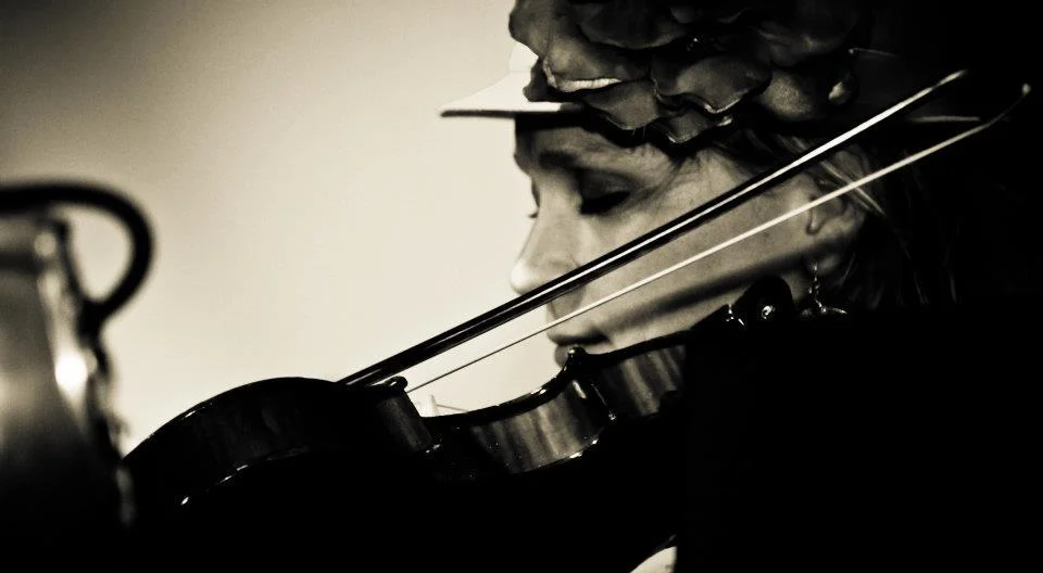 Clare Tomlinson is an accomplished violinist and singer from Bristol. She has played with The People's String Foundation since 2010, played countless festivals including GLASTONBURY and SECRET GARDEN PARTY. She studied jazz, is a music therapist, and has graced the stage with the likes of The Levellers and Radio 2 Folk award winners Phillip Henry and Hannah Martin.