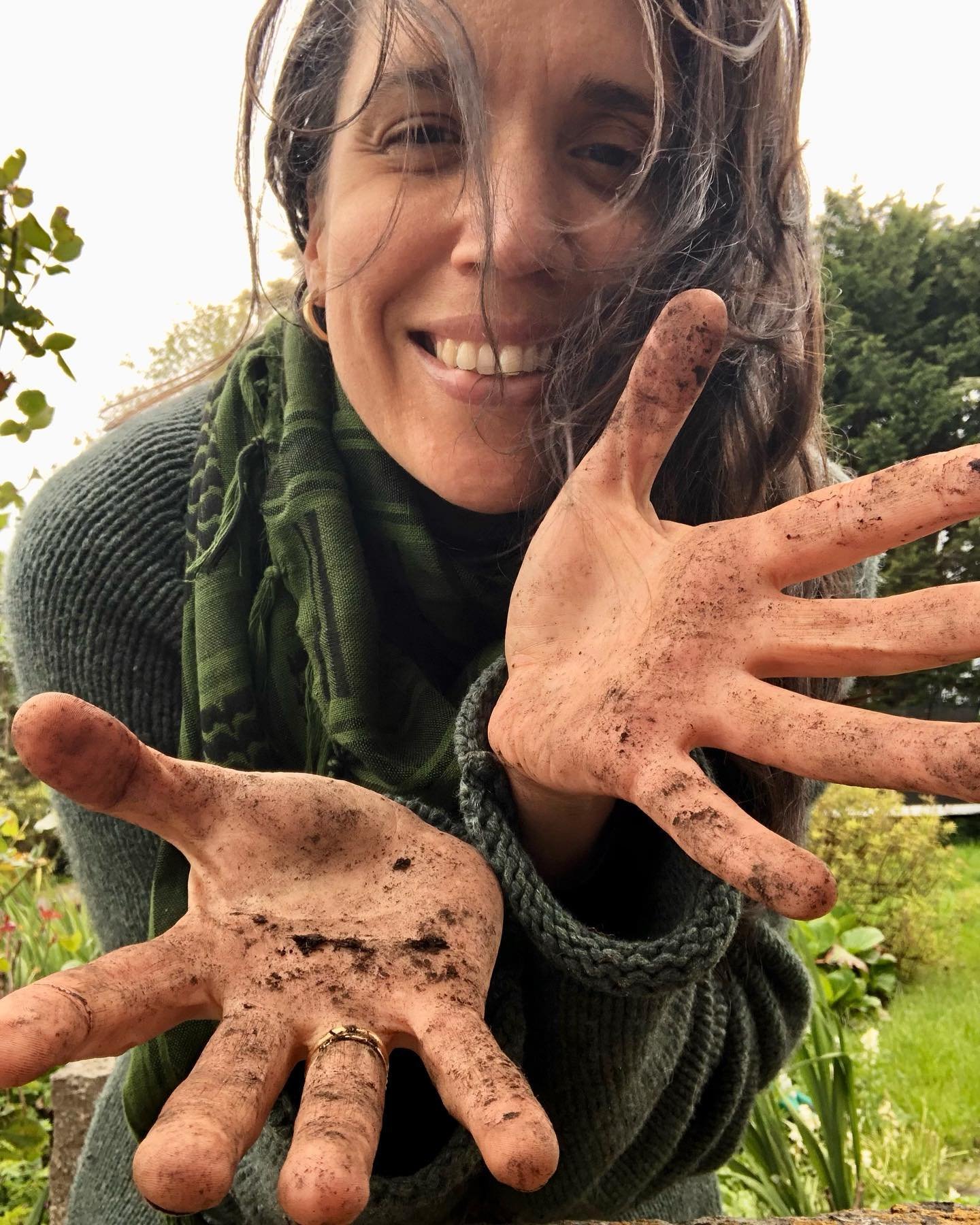 ✨ Safe Attachments &amp; Belonging ✨⁣
⁣
After a full week of supporting many amazingly courageous and soulful women along the path on their heroine&rsquo;s journeys, I am back out in the garden; hands sunk in the earth, communing with all that lives 