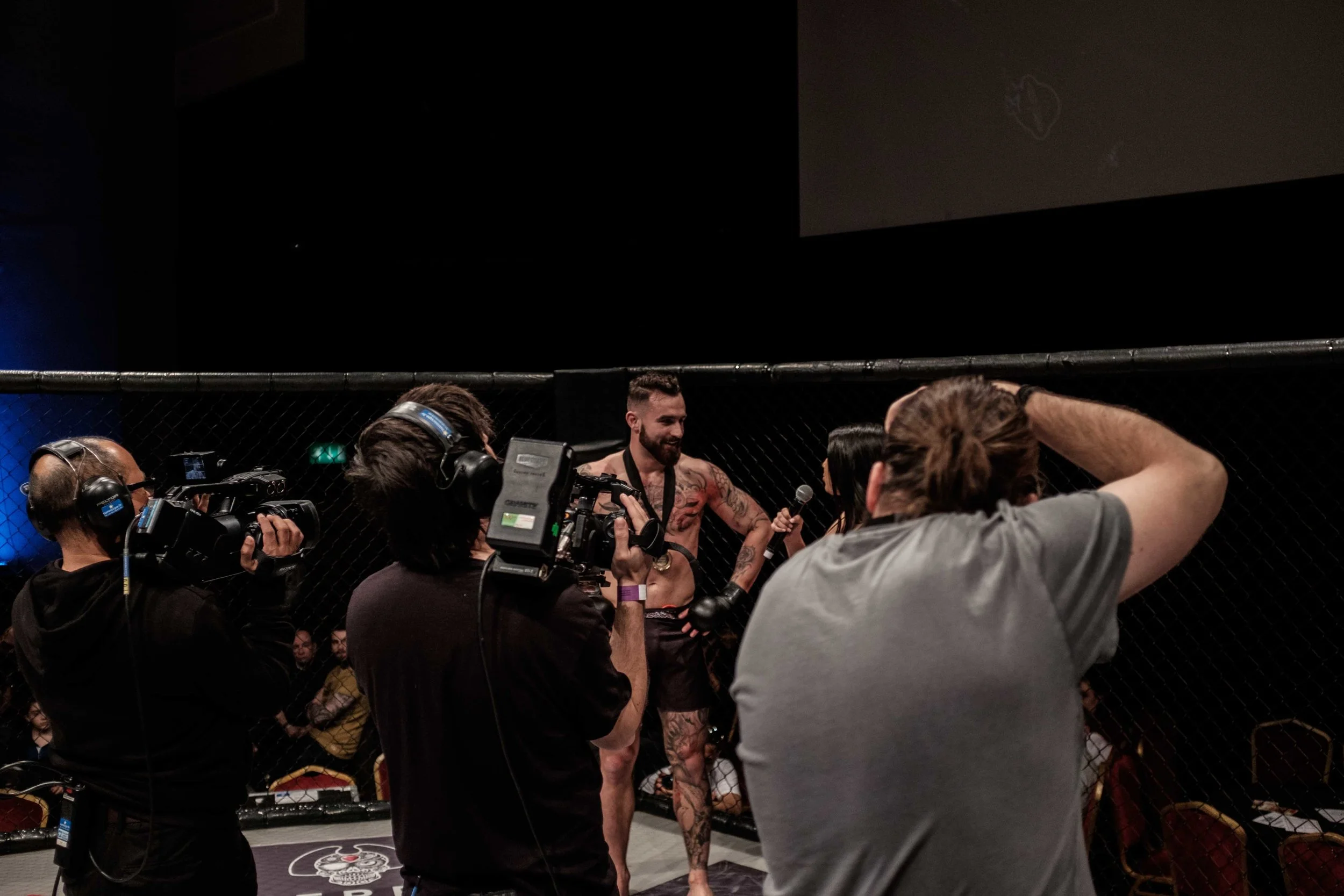 into the cage-9069.jpg