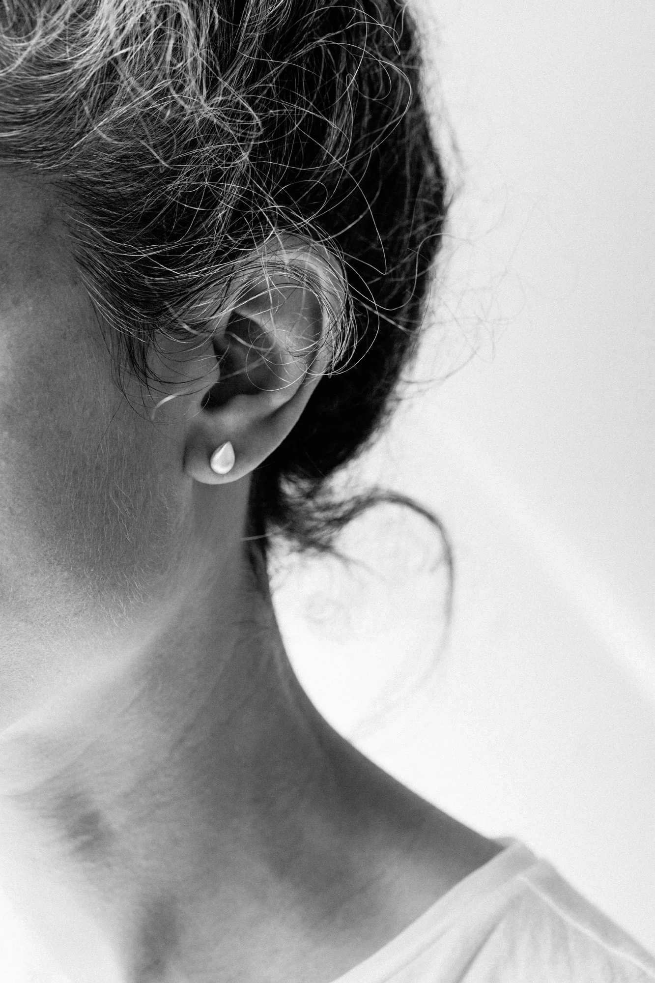 online shop pod earstuds model.jpg