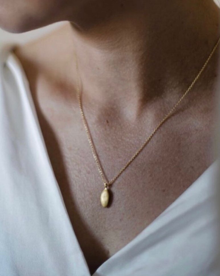 Pumpkin seed necklace in 18ct yellow gold for @flowgallery
