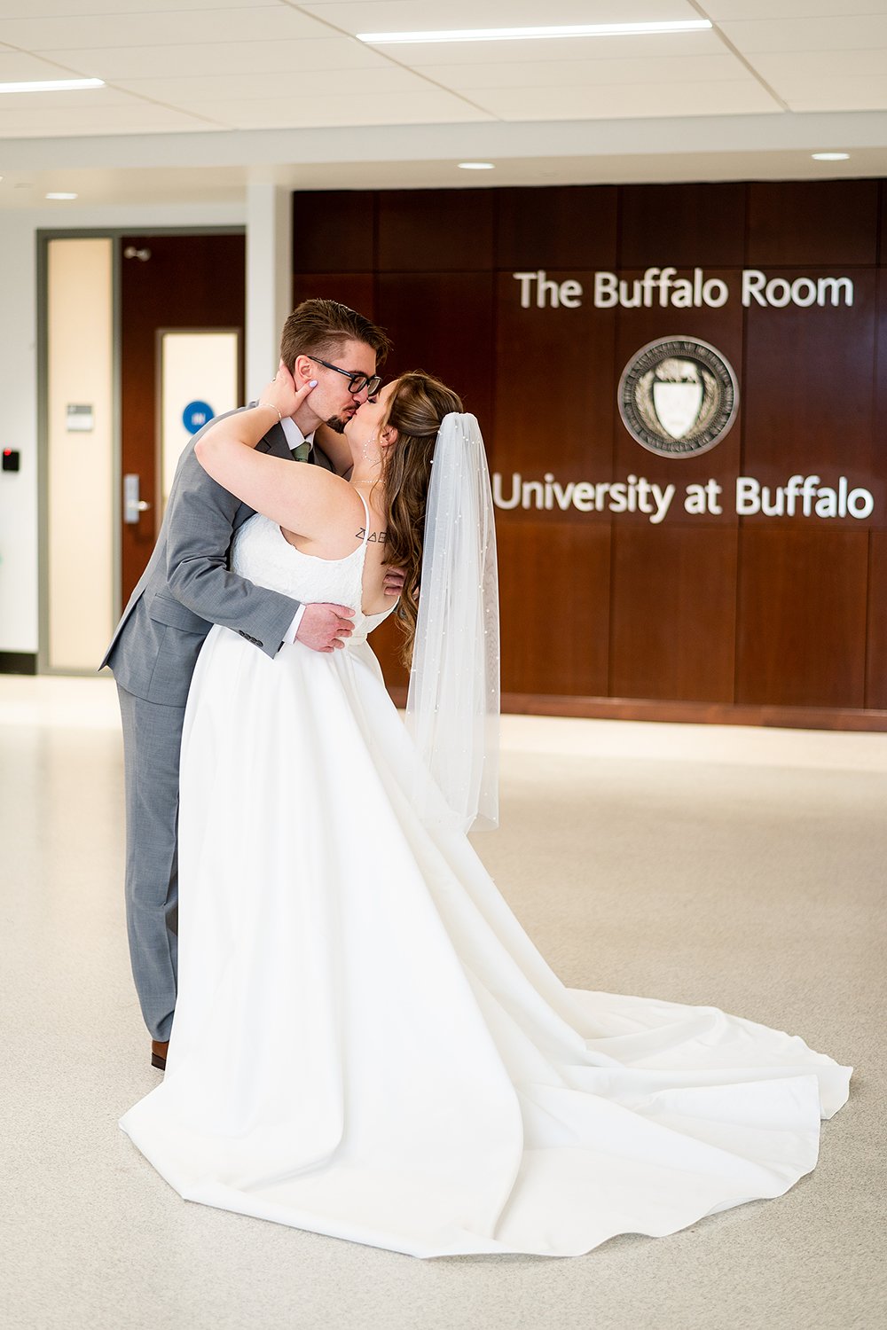 JenniferLinkPhotographyUniversityAtBuffaloFirstLookKingHallWeddingPreview16.jpg