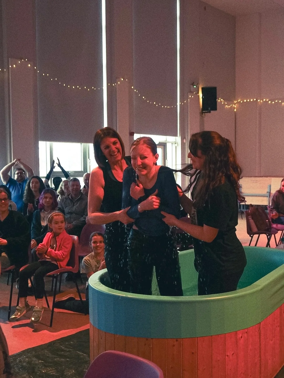 NEW LIFE! 💦
It&rsquo;s such a joy and privilege to baptise people into the family of Jesus! Flora&rsquo;s life has been transformed by Jesus!
.
.
.
.
.
#g2  #g2york #church #trychurch #jesus