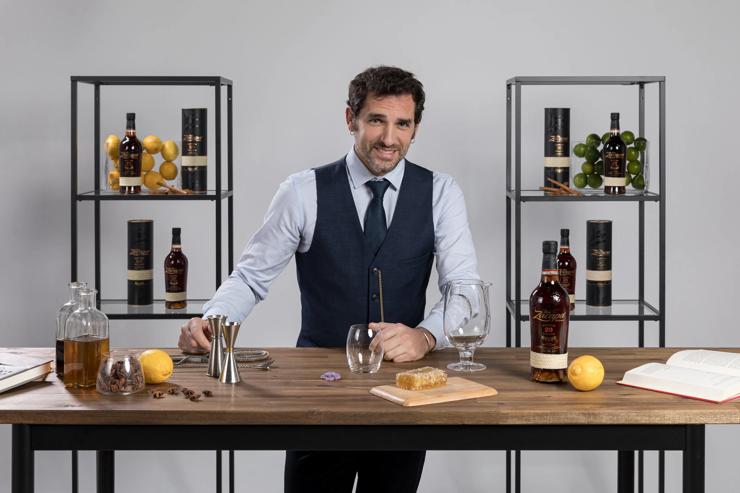 BARTENDERS_COCKTAIL_LA_MOVIDA_MADRID_2020_MMZ2242_Julio_DE_LA_TORRE.jpg