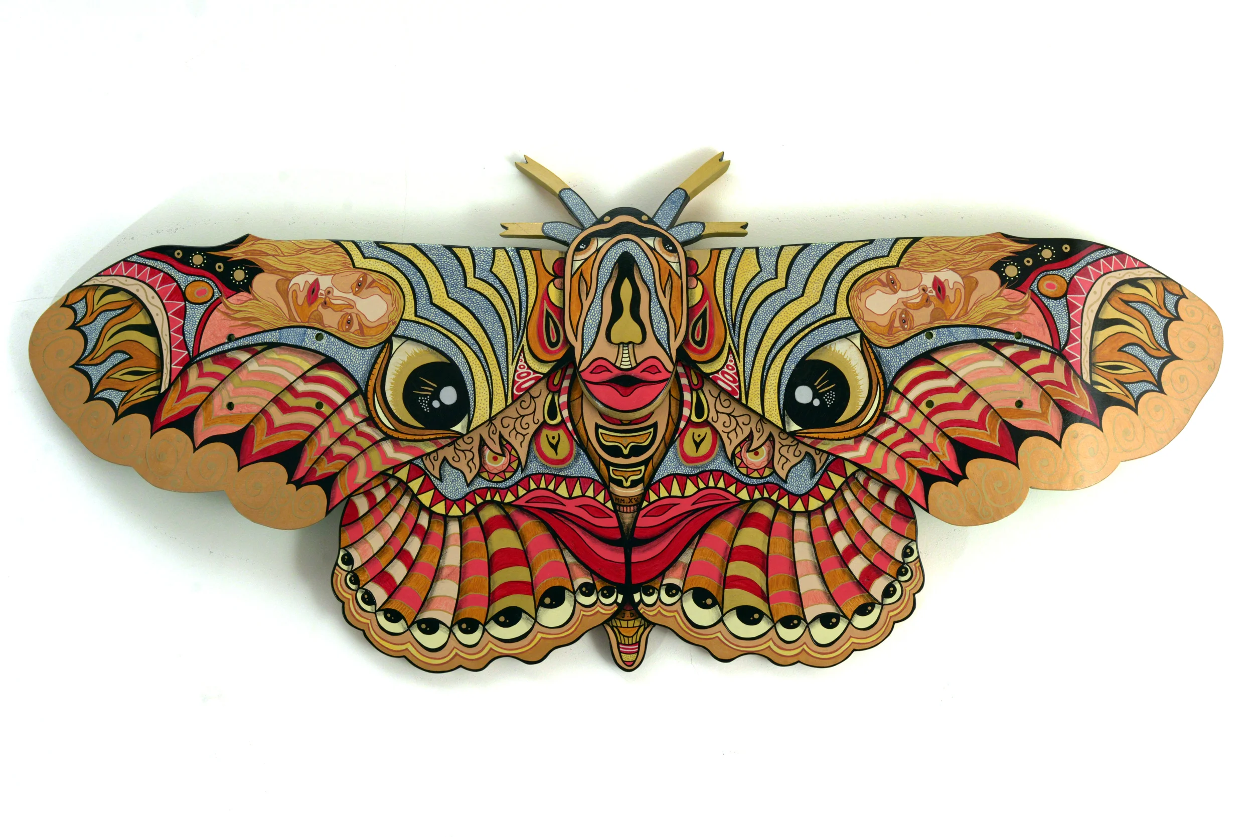 Buterfly  Sculpture made of 2 skateboards, painted with oil and poscas. 38X80 cm, 12/2015. OUT 