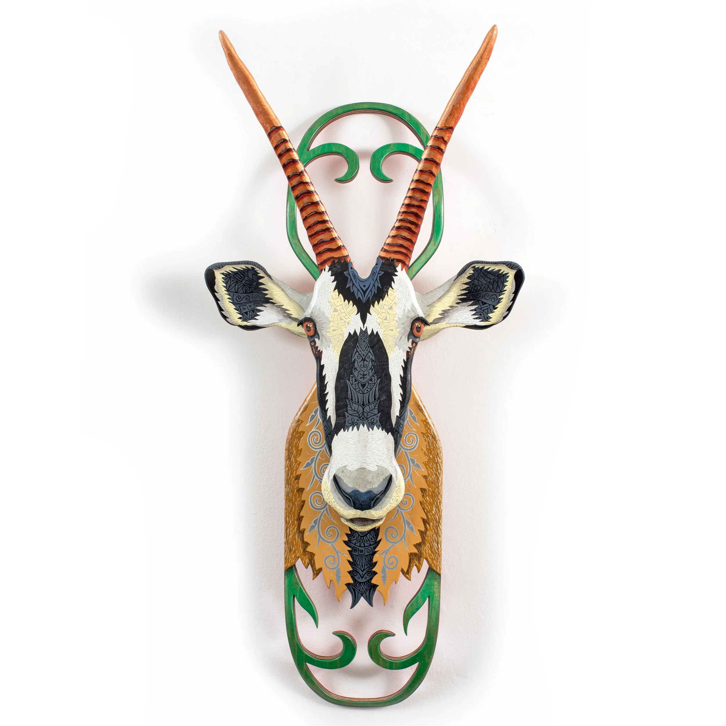  Oryx head  Acrylic paint and Poscas on 2 skateboards.  24X95cm. 04/2023 OUT. 