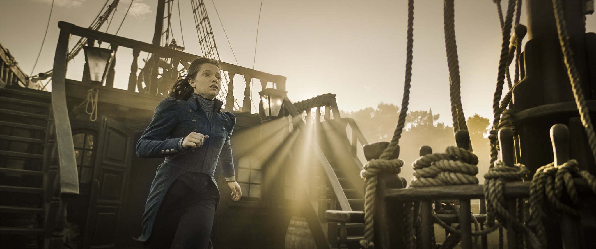 EPS 8.5_LemmingFilm_Heirsofthenight_Alisa running into daylight_A189C014_180626.jpeg