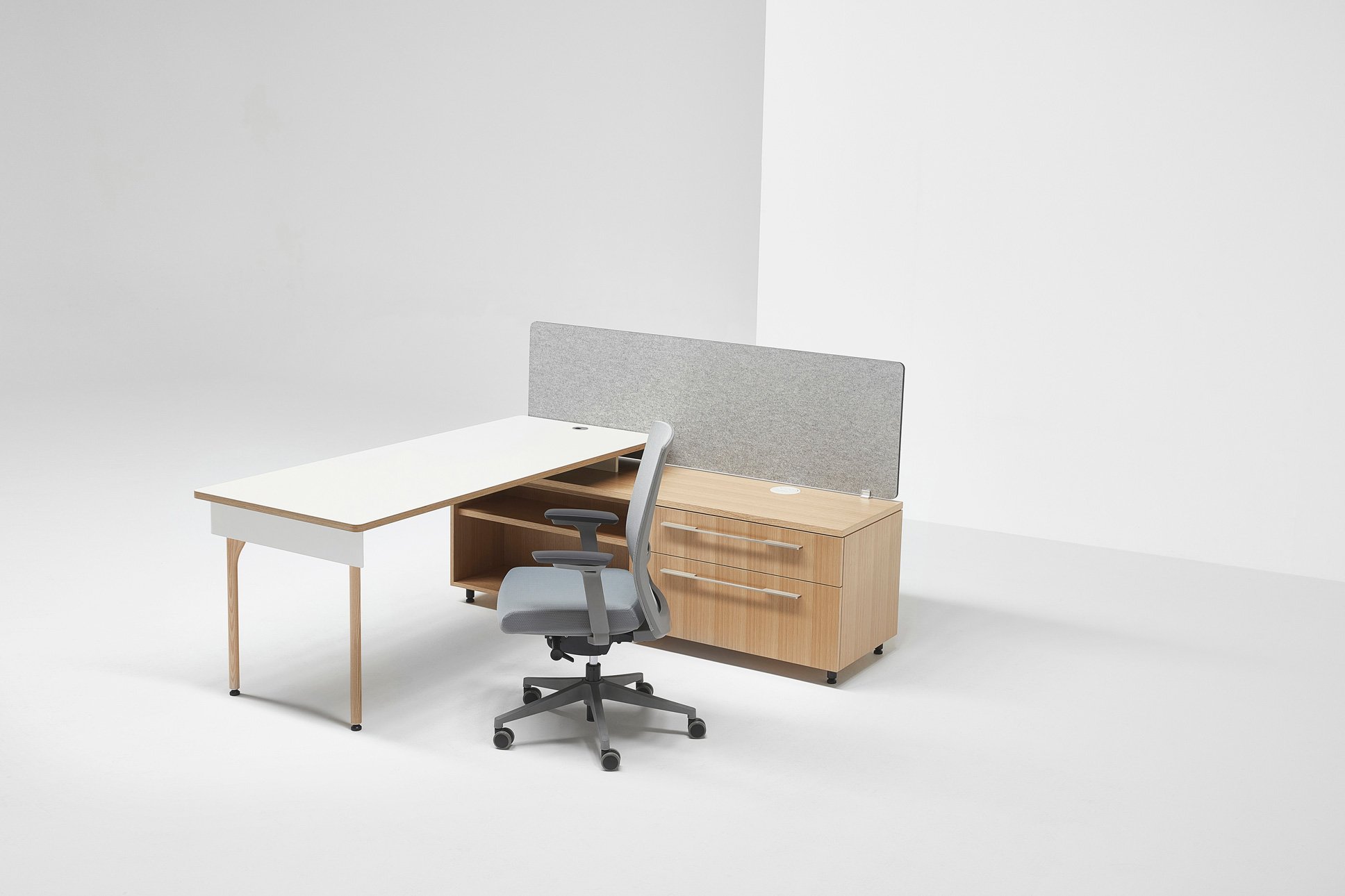 A6-MagPower-Desk_HIGH_2.jpg
