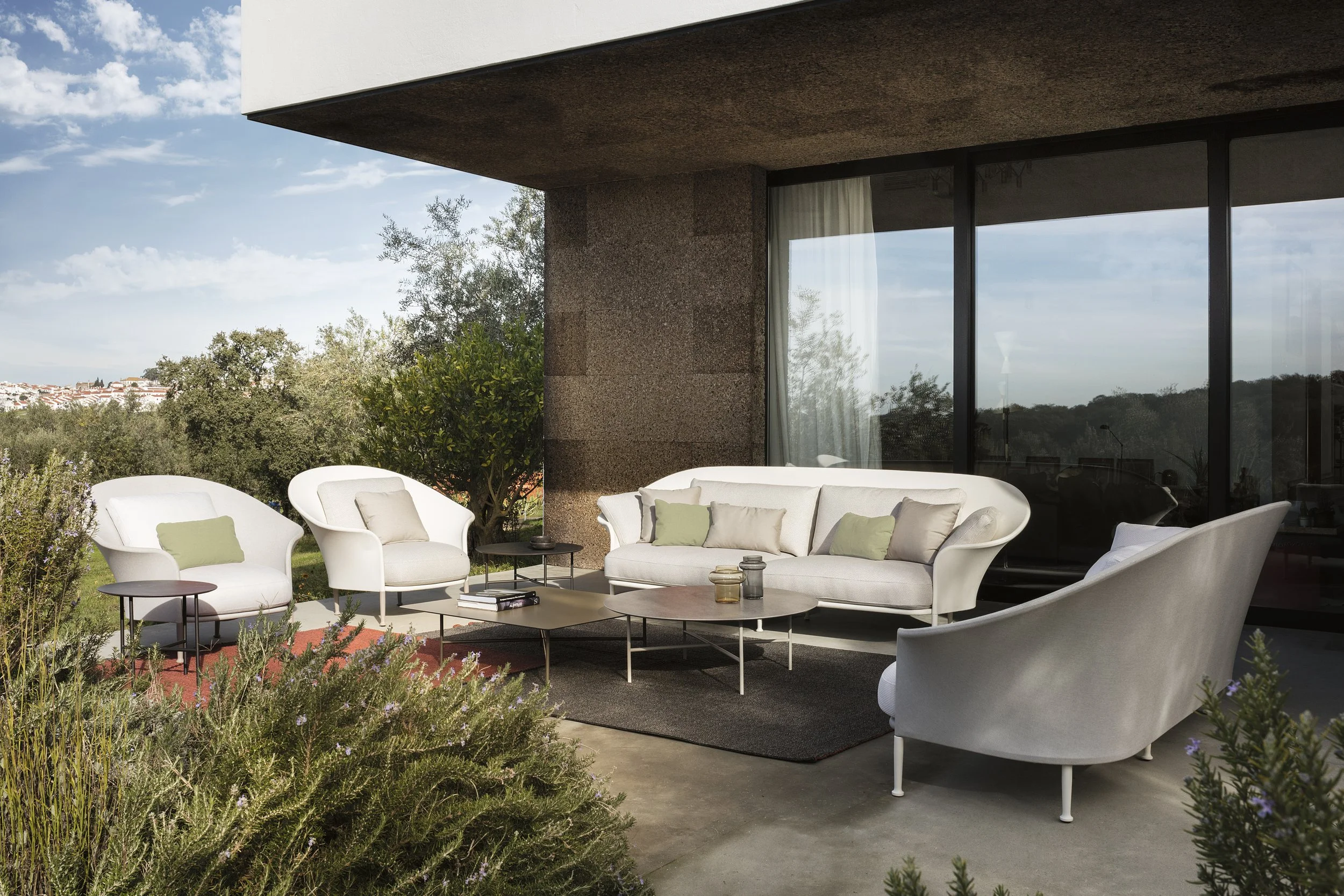 grada-outdoor-coffee-table-lievore-altherr-molina-expormim-furniture-outdoor-04.jpg