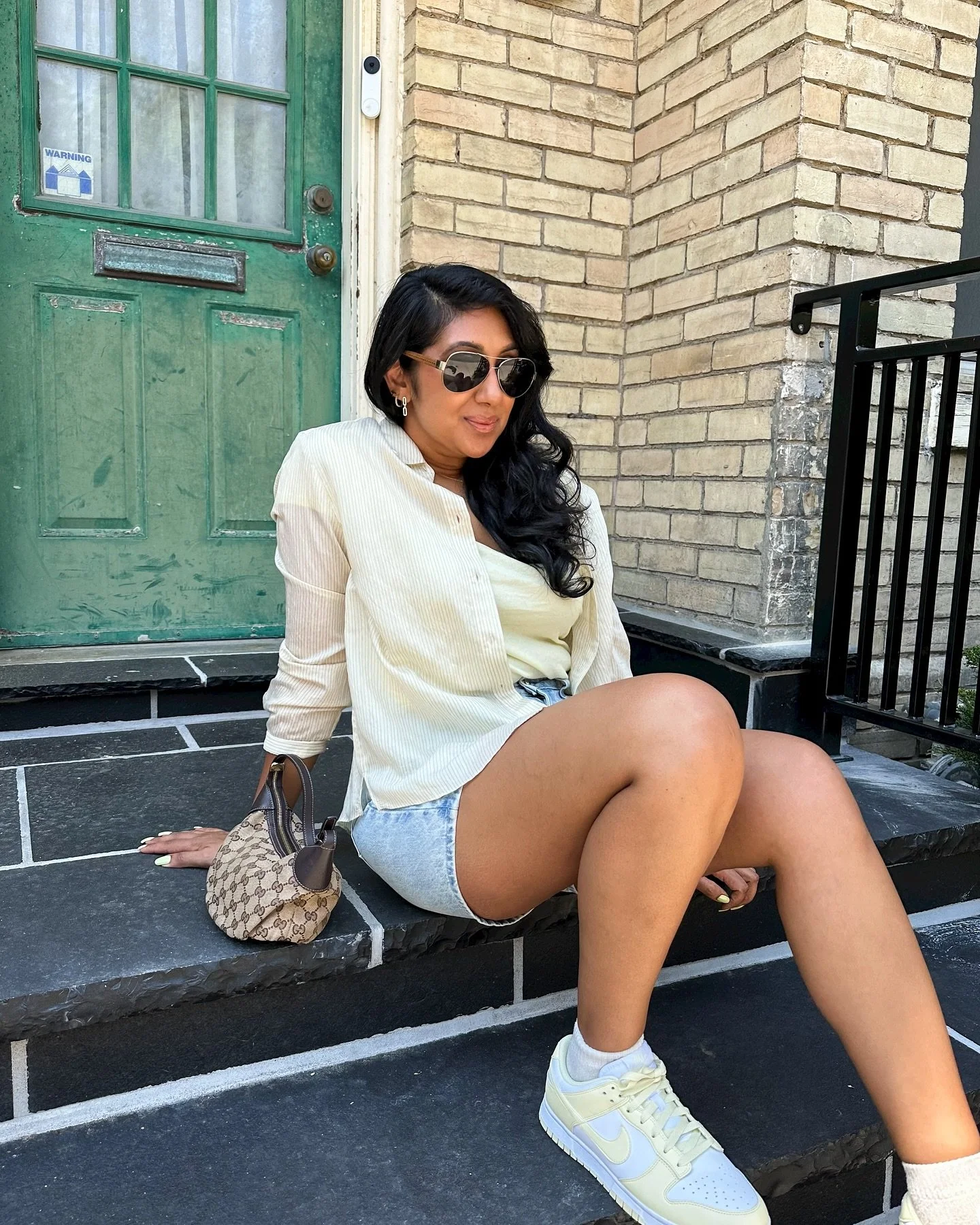 A touch of 🍋 and KAWS! 🌼

Swipe to see the KAWS exhibit at the AGO! 🎨✨ Every piece was so cool 🫶🏽 It was a great day time date in the city with the hubs 🏙️ 

Outfit deets 💛
Shirt and tee @zara 
Shorts @tommyhilfiger 
Shoes @nike 
Bag @gucci 
S