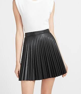 pleated skirt.jpeg