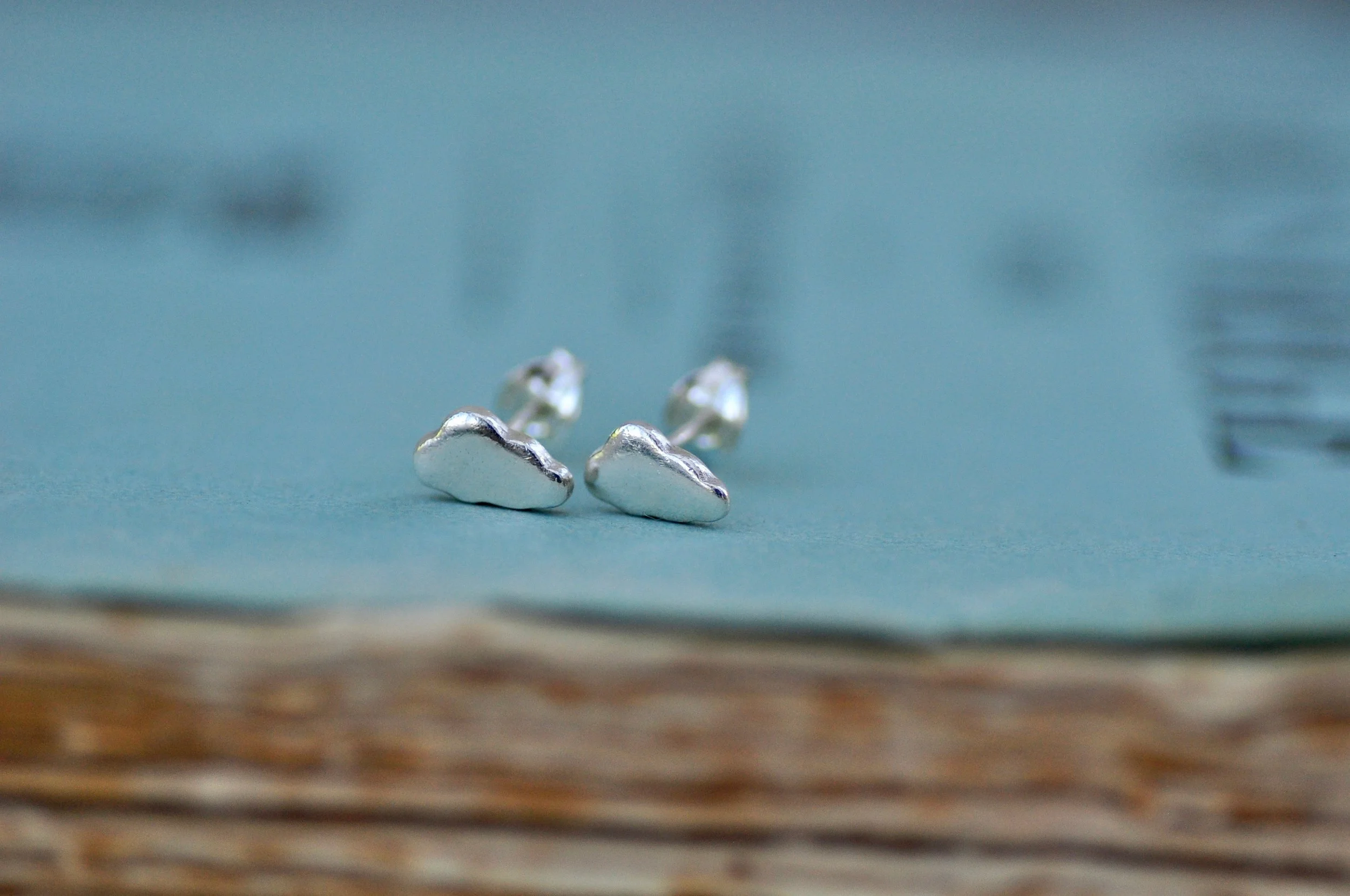 Floating fluffy cloud stud earrings2