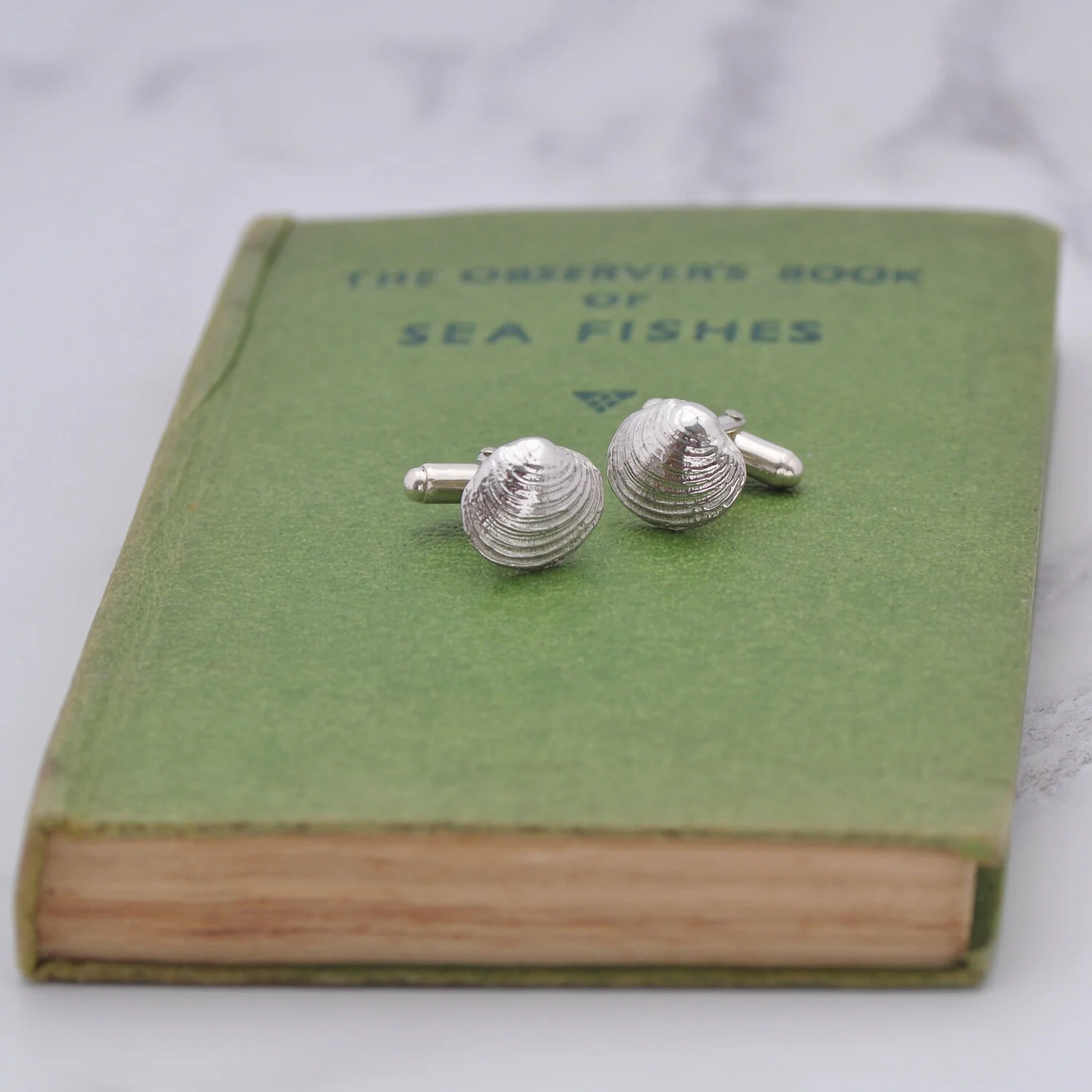 Clam shell cufflinks