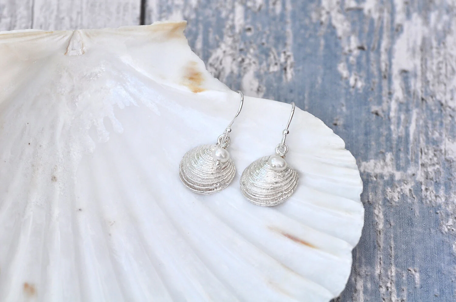 Clam shell and pearl earrings.1500.jpg
