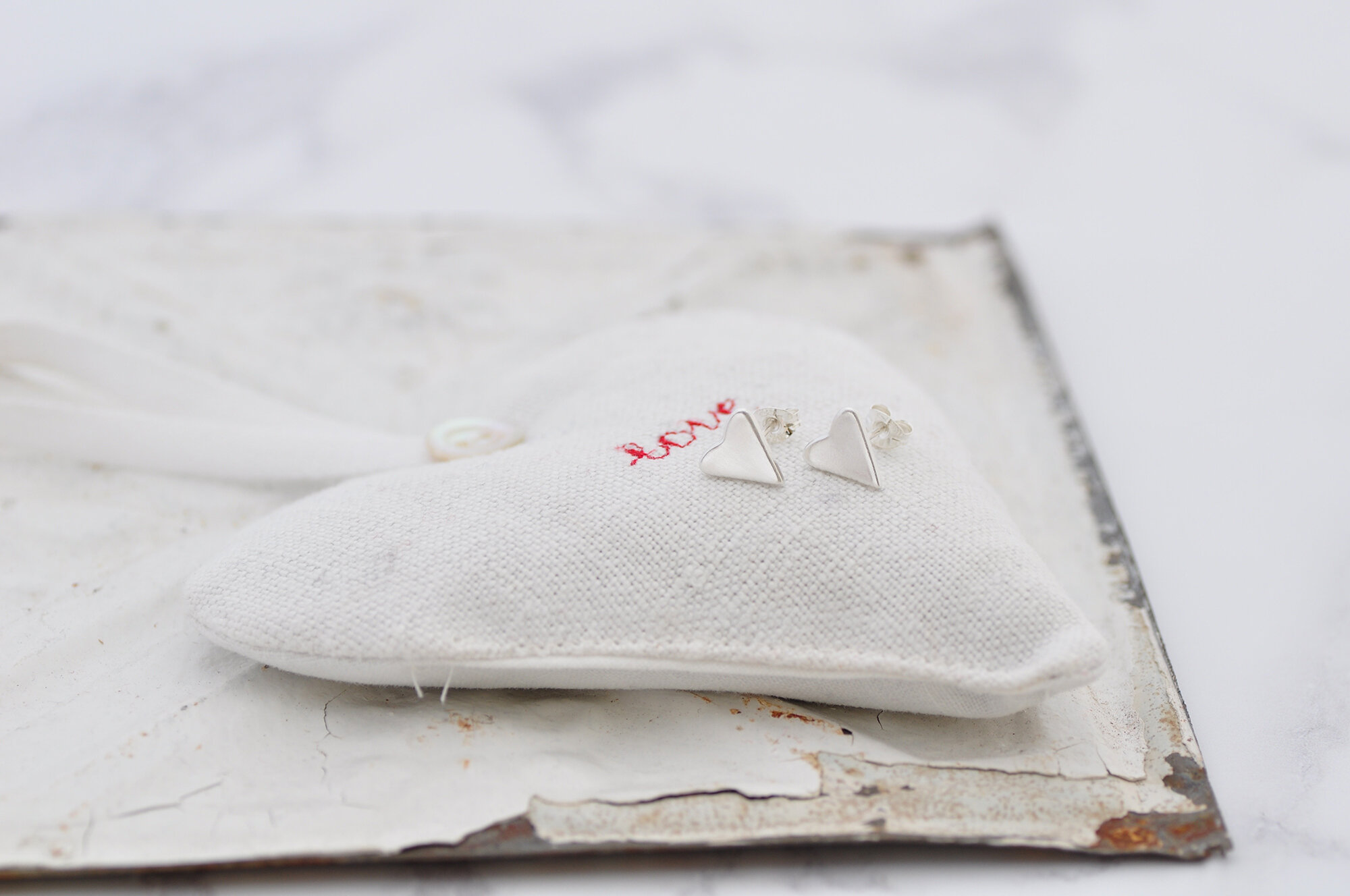 Elongated hearts 2000.jpg