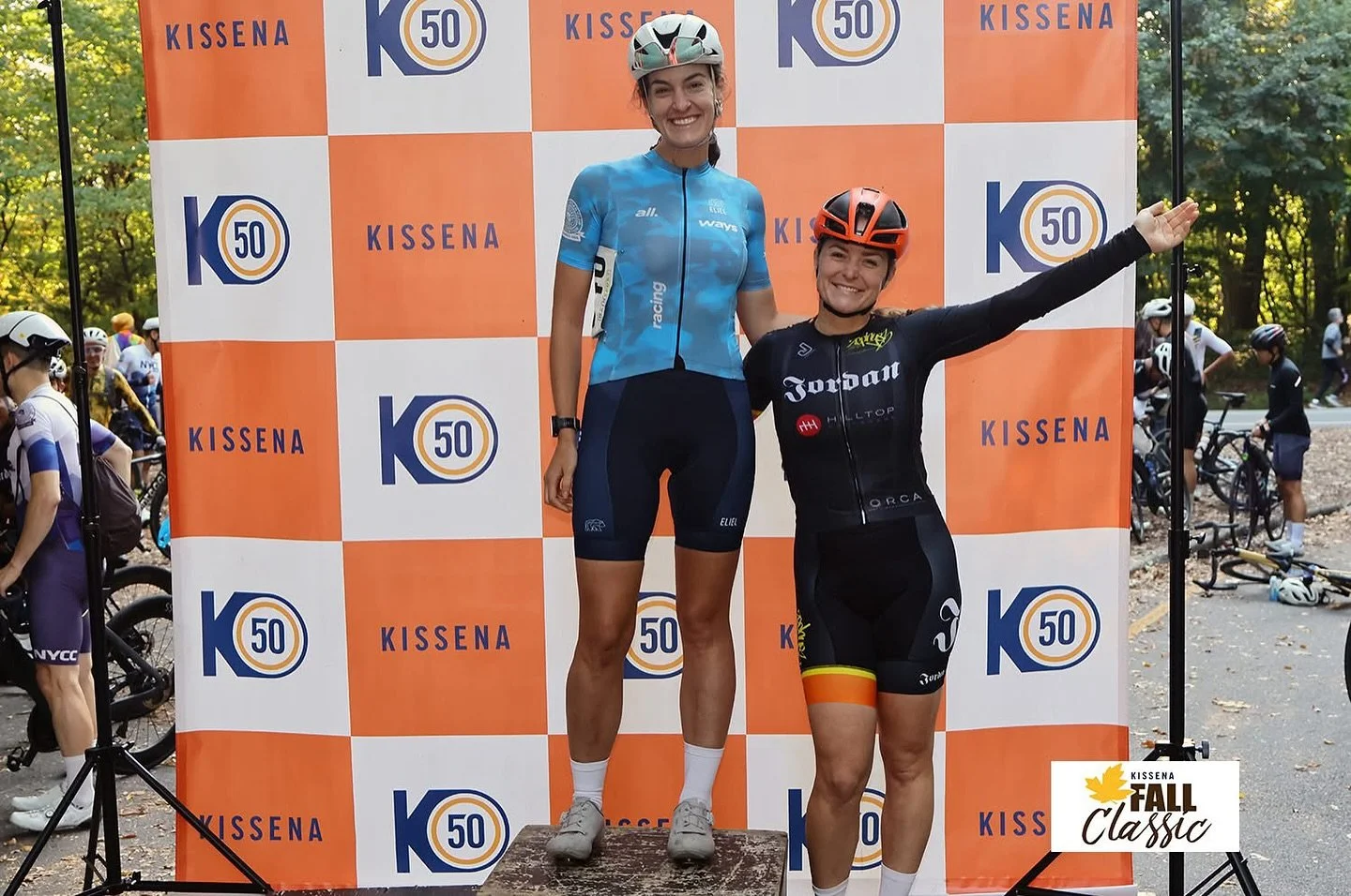 Congratulations Jenna for placing 3rd and to Resie for placing 6th this morning in the Kissena Fall Classic.

Great racing this morning team!!!

📸Marco

#zephyrgraffiti #royssheepsheadcycle #roysbikesbrooklyn  #thefeed #langanengineering  #teamwork 