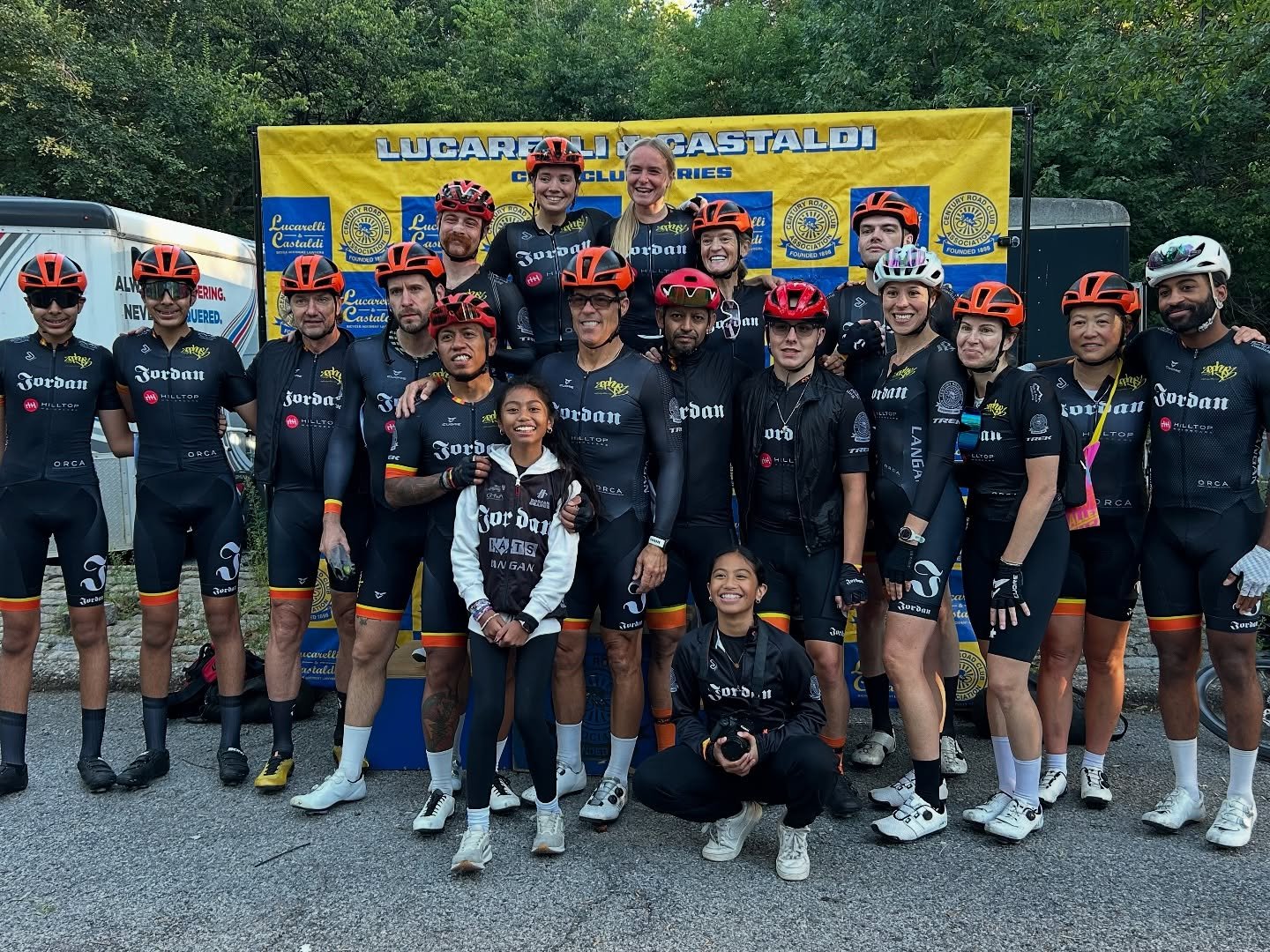 DJR Family 🧡💛

📸Kat &amp; Sandy

#zephyrgraffiti #royssheepsheadcycle #roysbikesbrooklyn  #thefeed #langanengineering  #teamwork #trekbikes #plantopeakcoaching #bikes  #bikeriding #dedication #bikeracing #instagram #loyalty #champchamp #feelgreatb