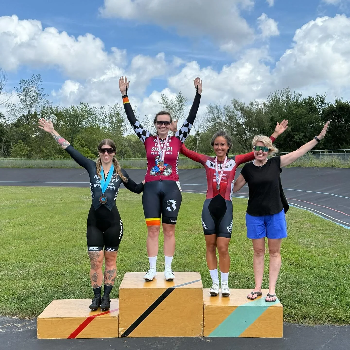 Congratulations Stephanie on your win as the A field State Champ at Kissena Park today. 

Fantastic racing all season!!!!

#zephyrgraffiti #royssheepsheadcycle #roysbikesbrooklyn  #thefeed #langanengineering  #teamwork #trekbikes #plantopeakcoaching 