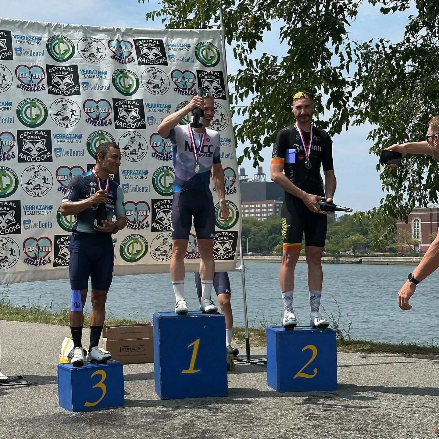 One more podium from the weekend. 

Congratulations Joshua for placing 2nd in the Randall&rsquo;s Island Cat 3 field!!!

Great racing on Sunday!!!!

#zephyrgraffiti #royssheepsheadcycle #roysbikesbrooklyn  #thefeed #langanengineering  #teamwork #trek
