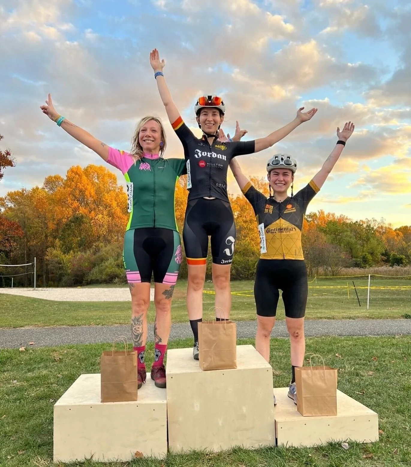 Congratulations Alex on winning the 4/5 field at the Endgrain Coffee Roasters CX race on Sunday!!! 

Fantastic result!!!!

#zephyrgraffiti #royssheepsheadcycle #roysbikesbrooklyn  #thefeed #langanengineering  #teamwork #trekbikes #plantopeakcoaching 