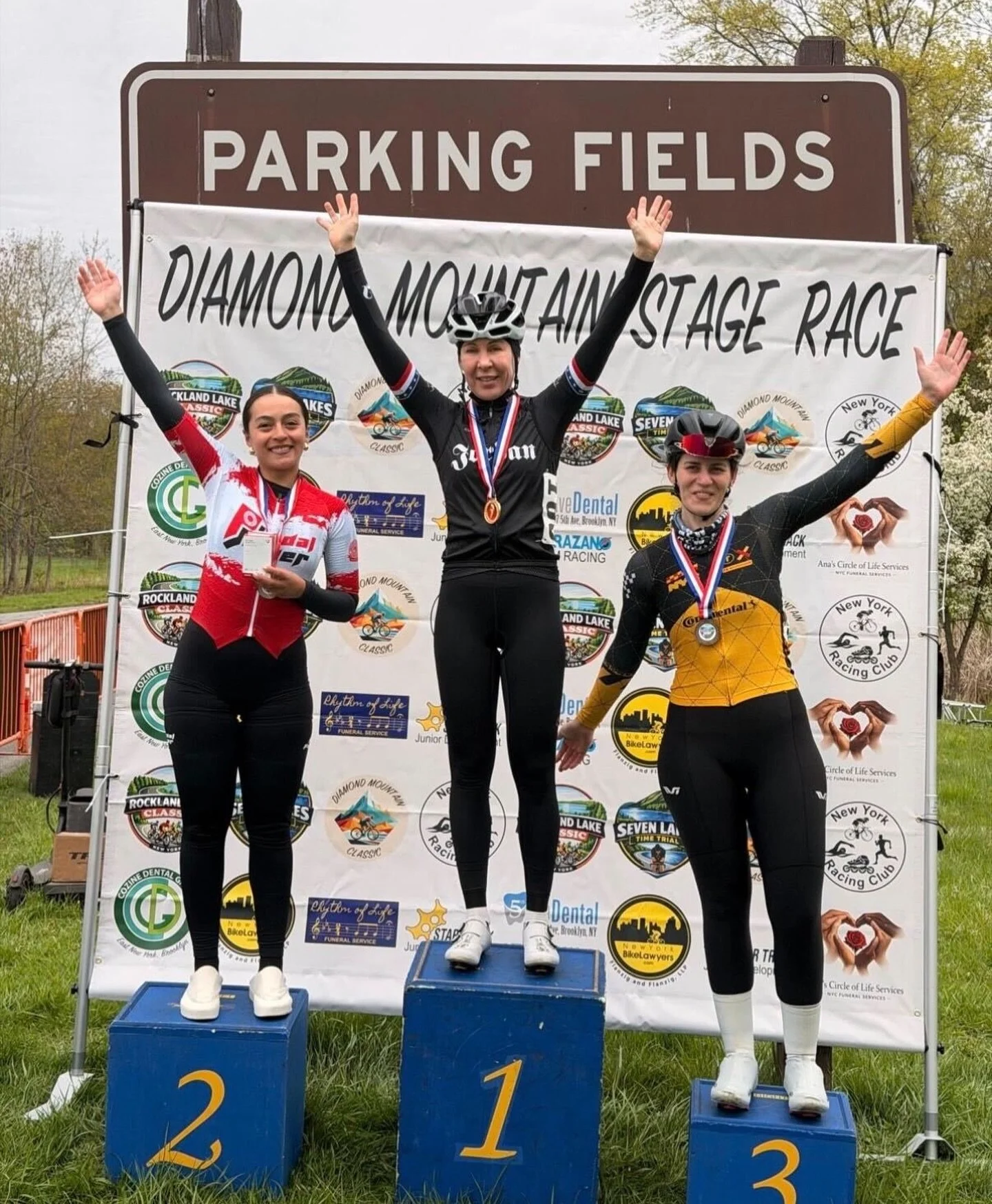 Congratulations Laura for winning the Women Open (Cat 1-5) race at the Diamond Mountain Stage Race. 

Fantastic racing Laura!!!!! 

#teamwork #raceweekend #cyclingresults
#stagerace