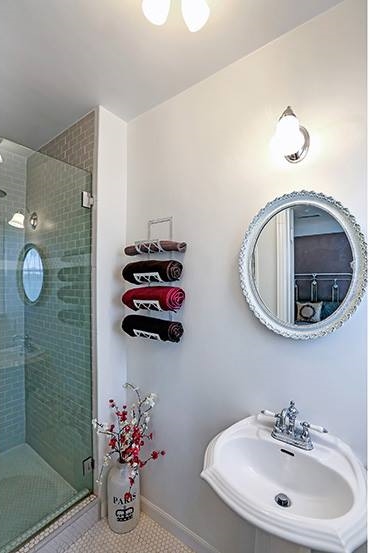 1stbath.jpg