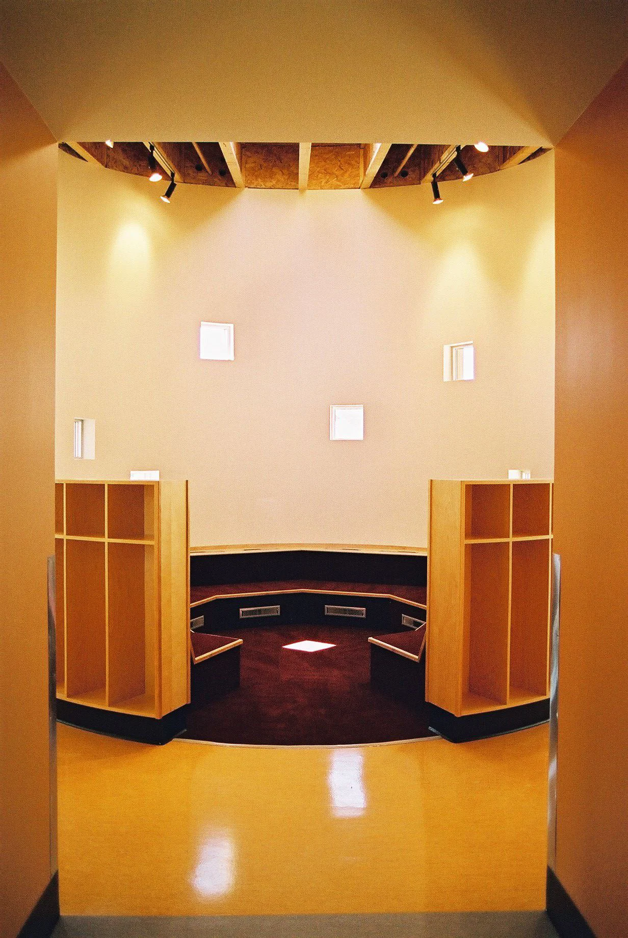 6 - Interior.jpg