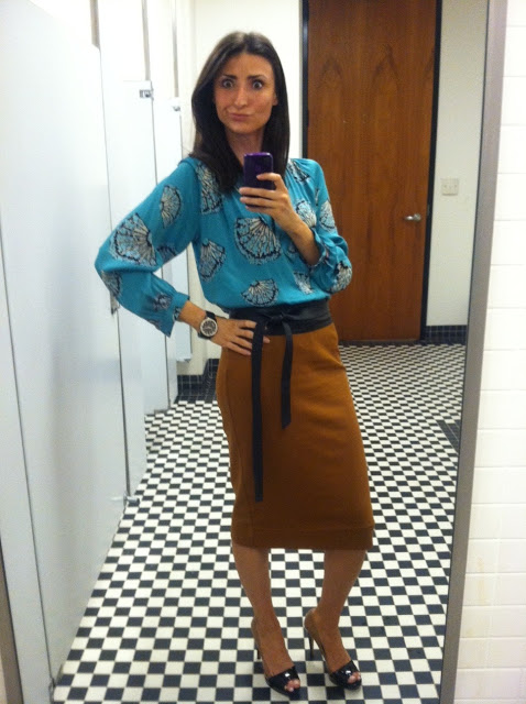 Still love these Fendi two tones heels, and a great Obi belt… but oh man those eyebrows and taking bathroom selfies!