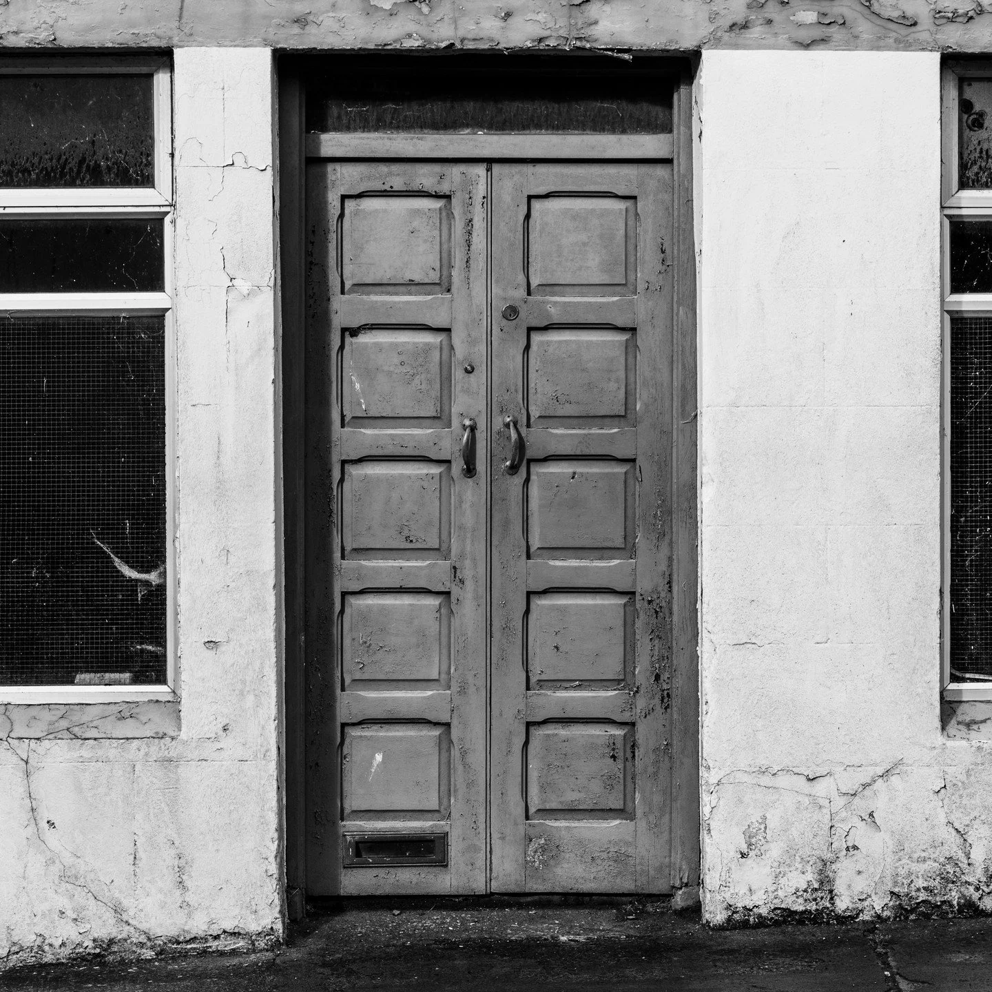 548/1000
.
A Thousand Doors
.
Some doors you pass through every day, some less often or never at all. Every door has a story behind it some we know; others make us wonder. This has given me an idea for a small project which is to capture 1000 door im