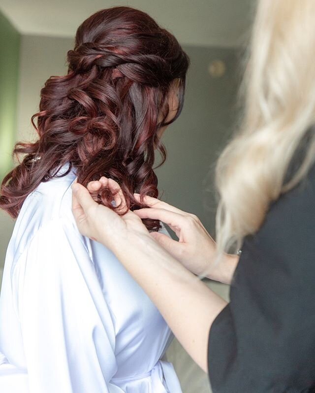 Detail photos are so special in capturing all the intricate things a couple chooses for their special day, and make for such meaningful pictures to look back on and cherish.
-Hair &amp; Makeup By:
@_christinademarco
&bull; &bull; &bull;
#weddinghaira