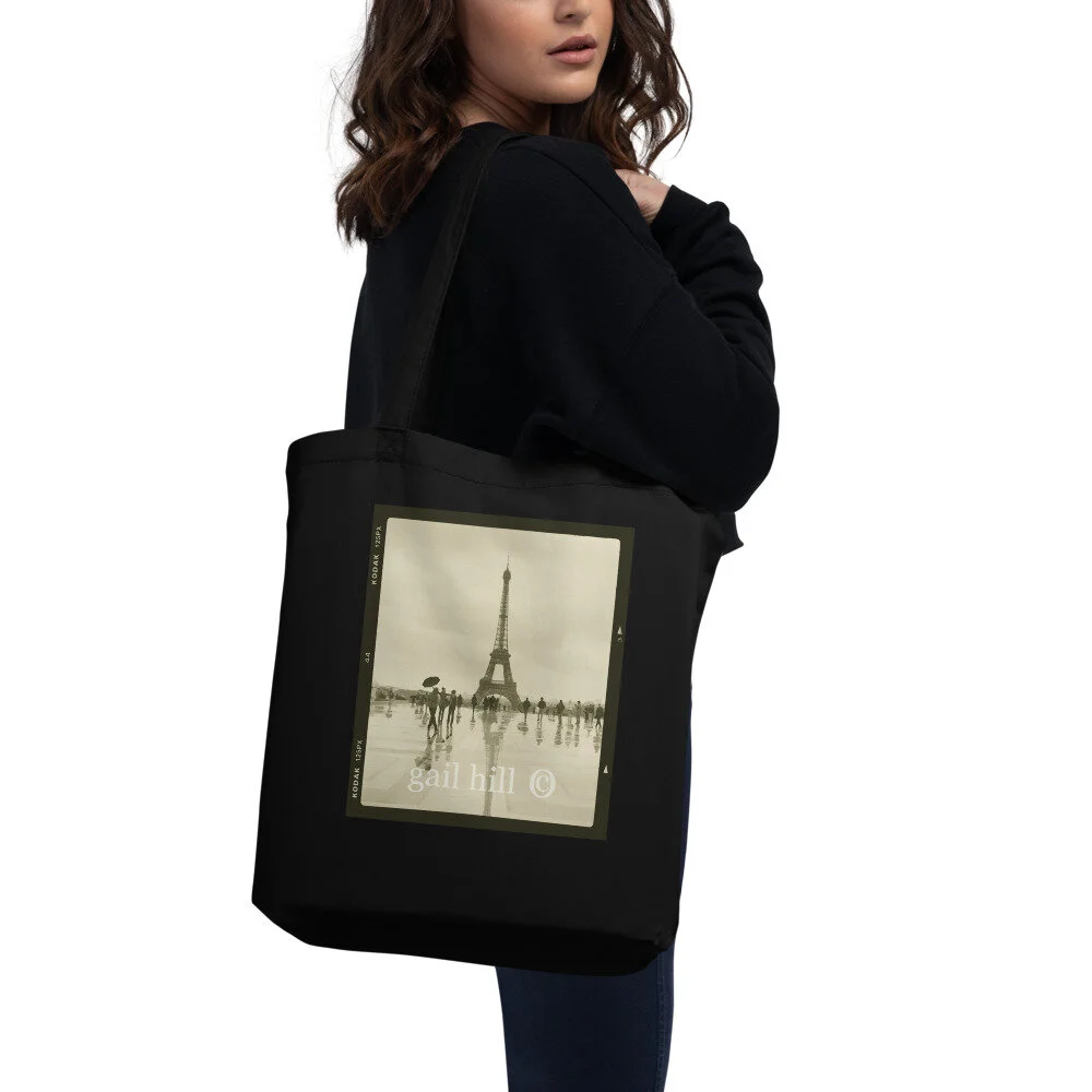 Il-Pleut-al-la-Eiffel-Tower-original-NEED-WITHOUT---300dpi_mockup_Back_Womens_Black.jpg