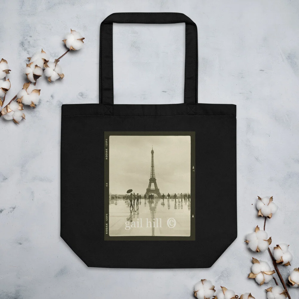 Il-Pleut-al-la-Eiffel-Tower-original-NEED-WITHOUT---300dpi_mockup_Front_Flat-Lifestyle_Black.jpg