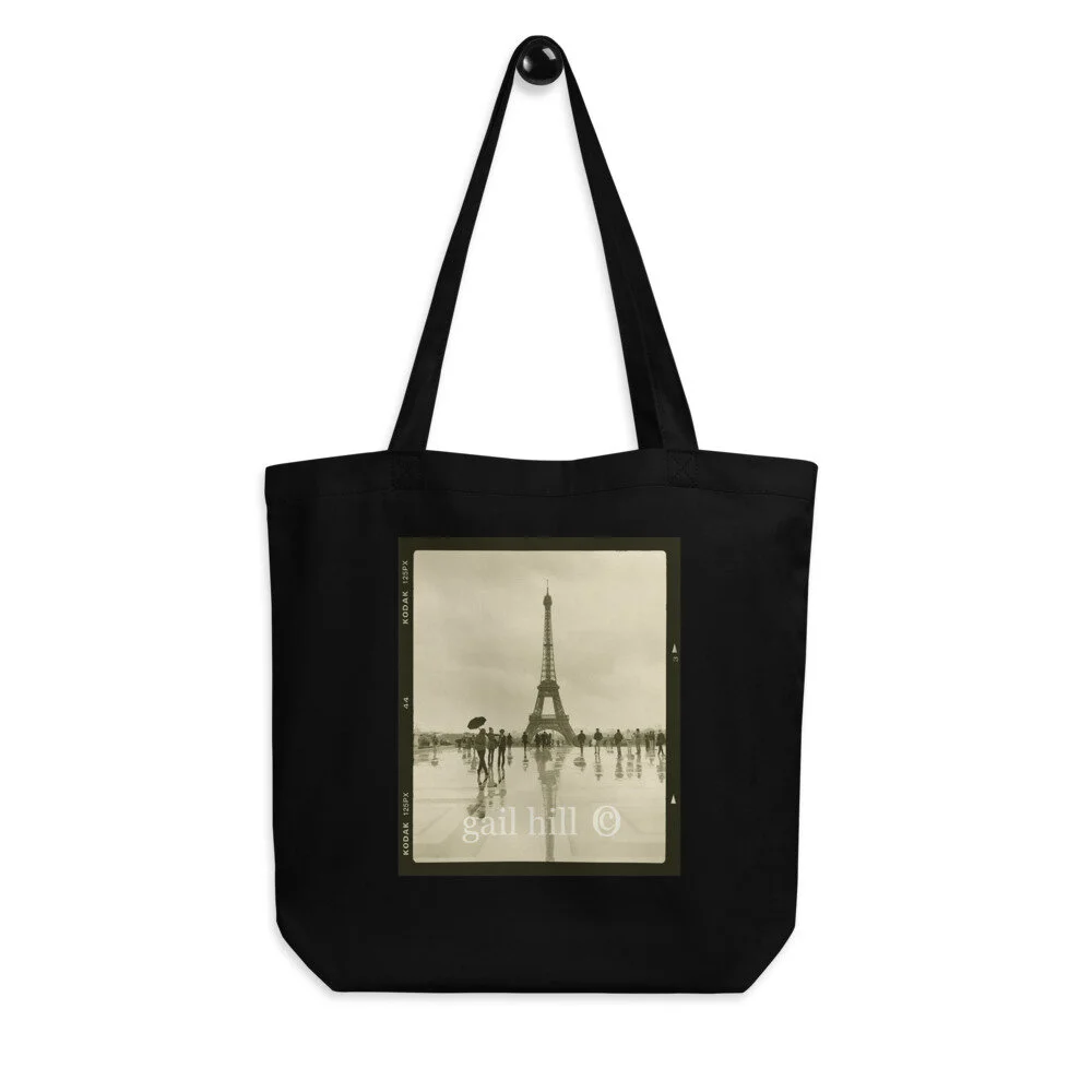 Il-Pleut-al-la-Eiffel-Tower-original-NEED-WITHOUT---300dpi_mockup_Front_Hanger_Black.jpg