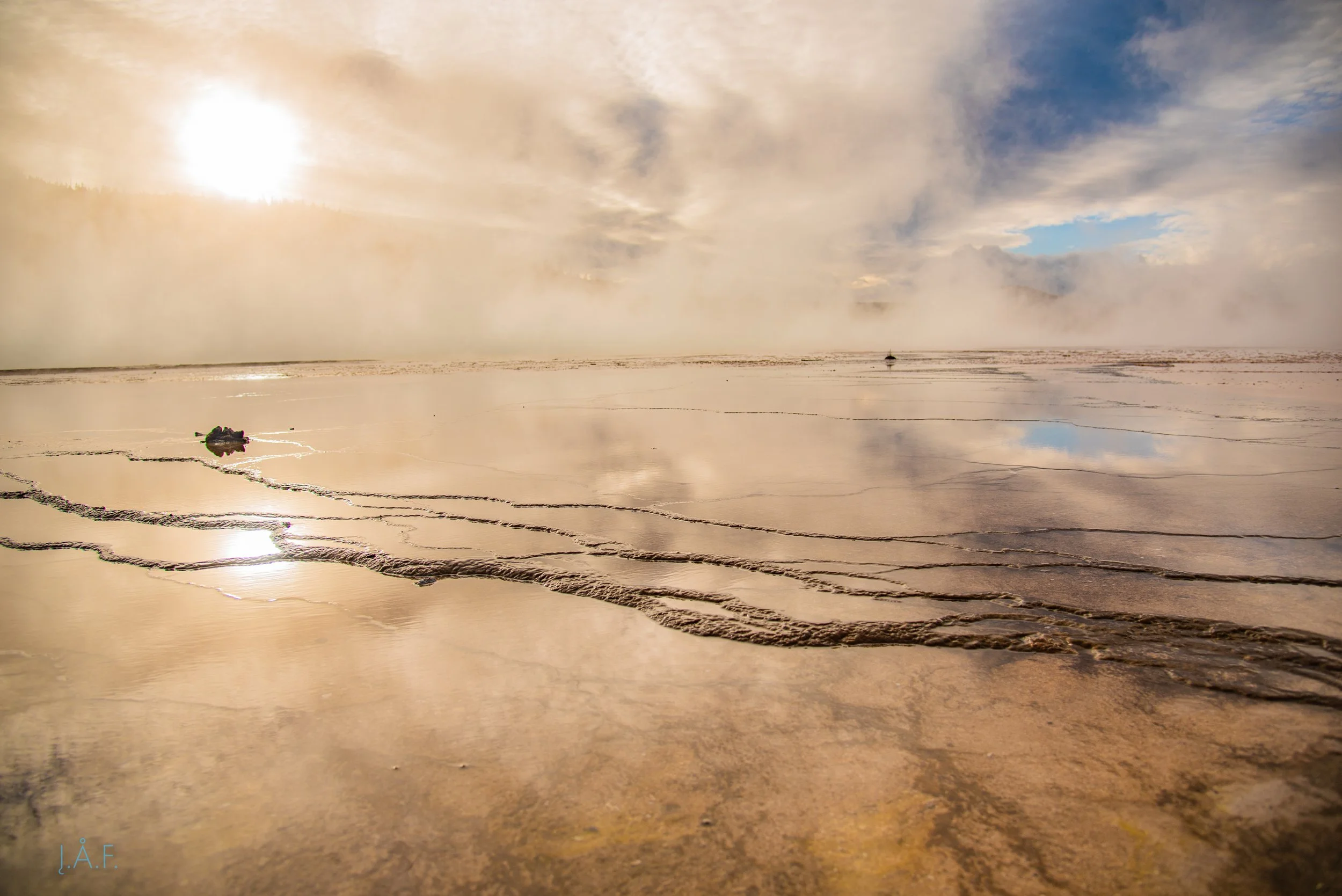 YELLOWSTONE_POOL.jpg