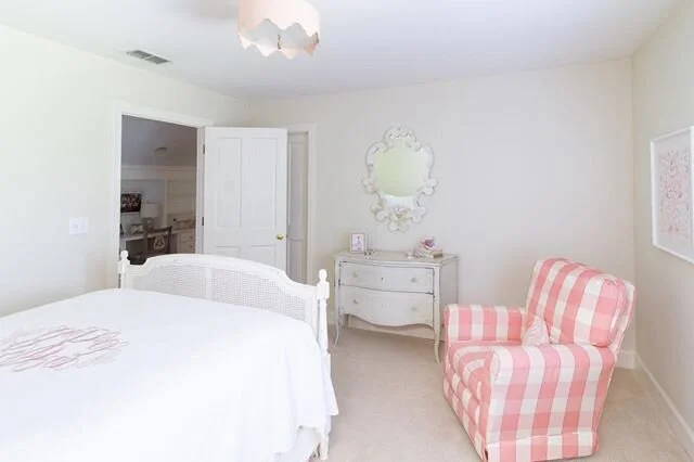 Candy coated dreams...a special room for a very special little Valentine💕💕
&bull;
&bull;
📷: @kristen.mayfield 
Design: @jessicajenningsdesign 
#valentinesday2020 #girlsroomdecor #mixingoldandnew #timelessandclassic #nashvilledesign #nashvilledesig