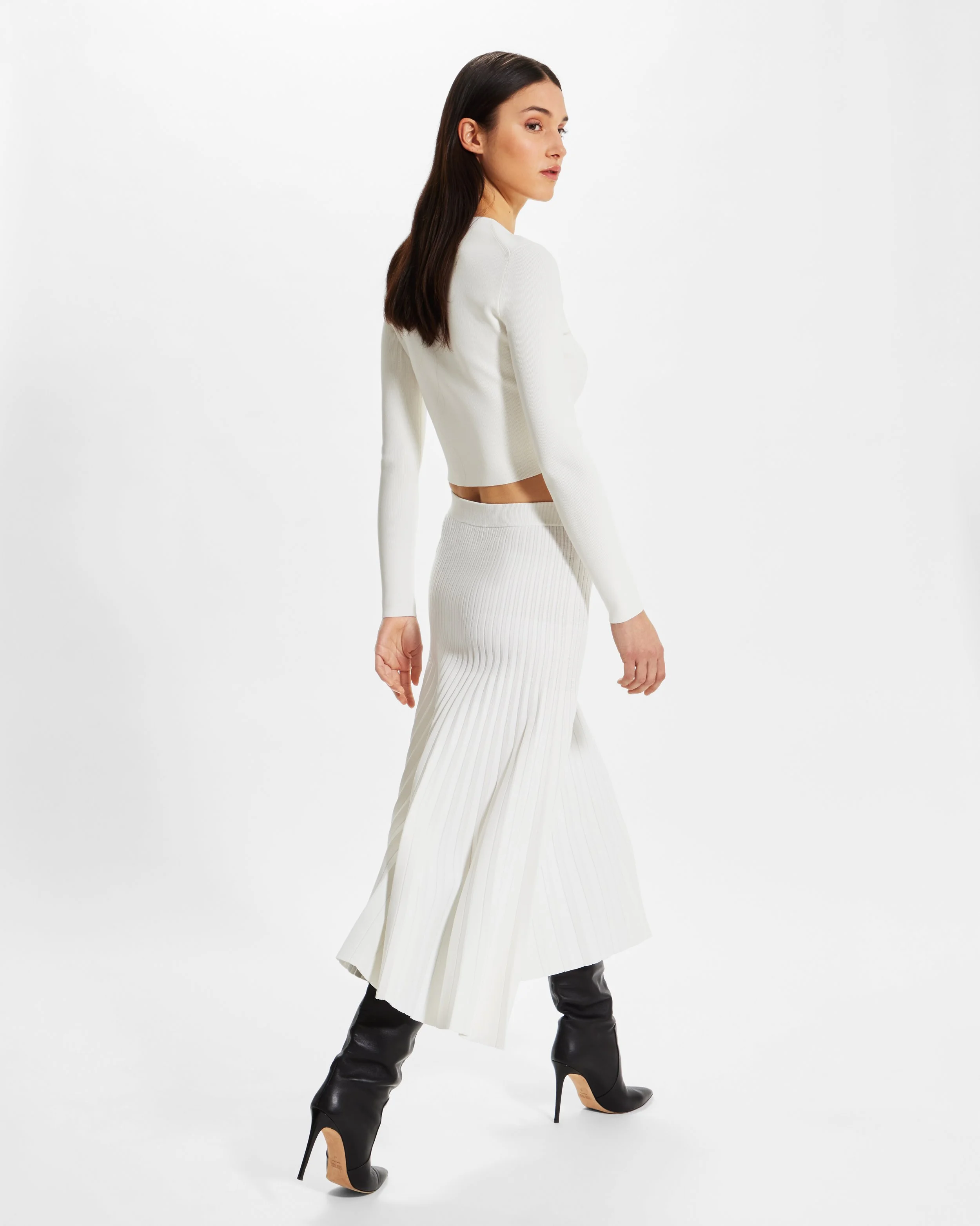 012225_CM_ELEVATEDGRID_WOMENS_LOOK_13_121.jpg