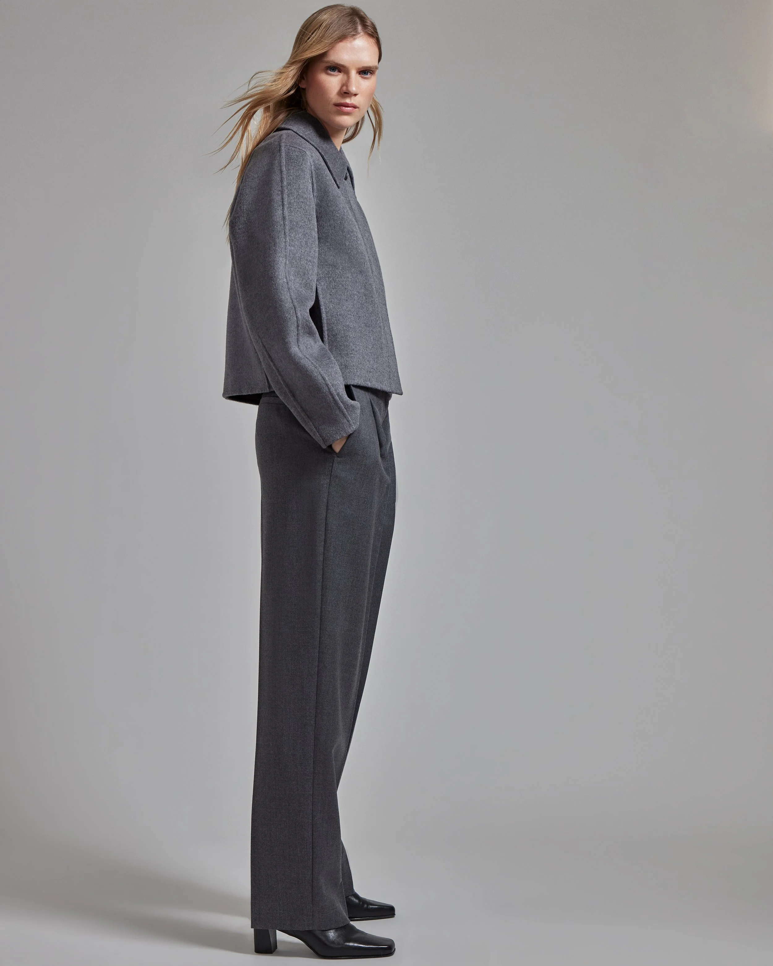 121024_CM_WOMENS_ELEVATEDGRID_1_alternate_1464.jpg