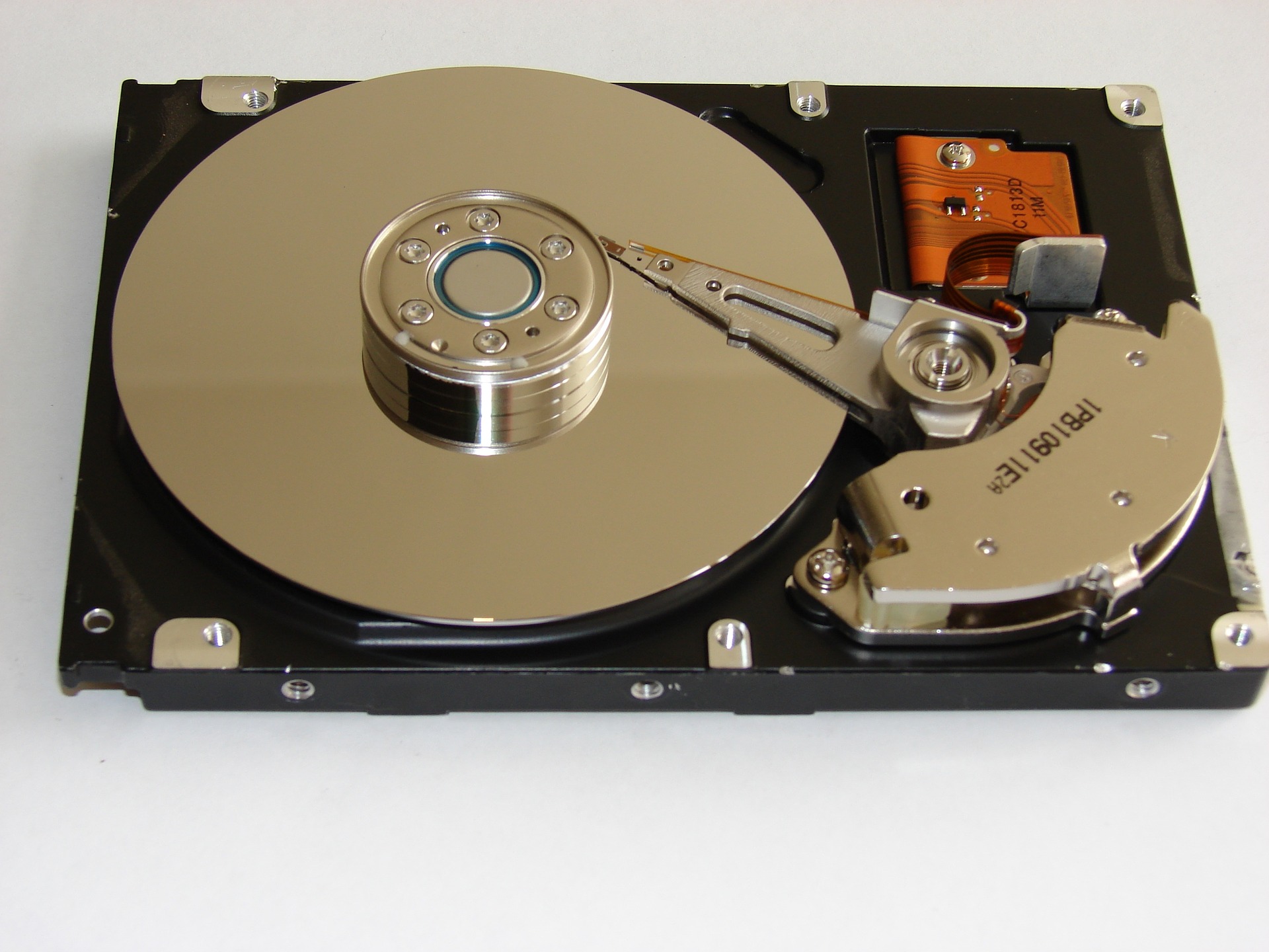 hard-disk-drive-838665_1920.jpg