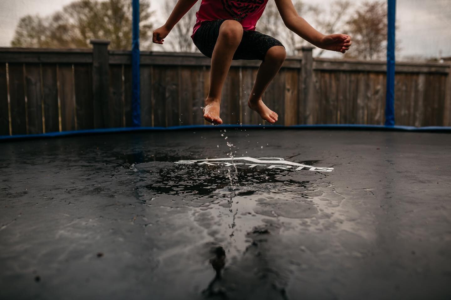 Happy summer solstice!! This is how we&rsquo;ve been keeping cool 💦 

Also, we officially bought a house after multiple offers and a lot of stress... and we move in three weeks!!! 

Now to figure out when we should start packing 😳😳 I am usually th