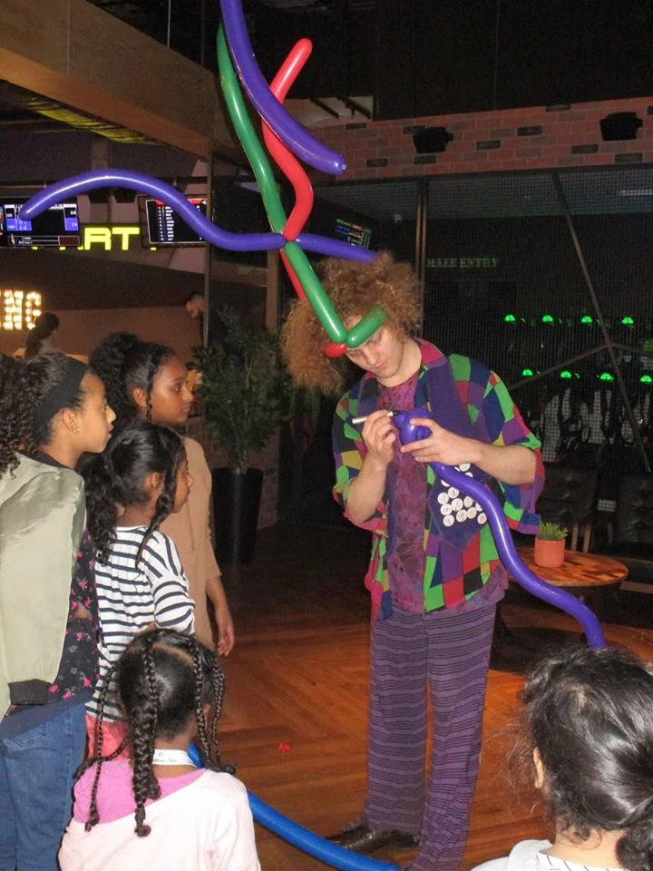kids-parties-usa-balloon-modelling.jpg